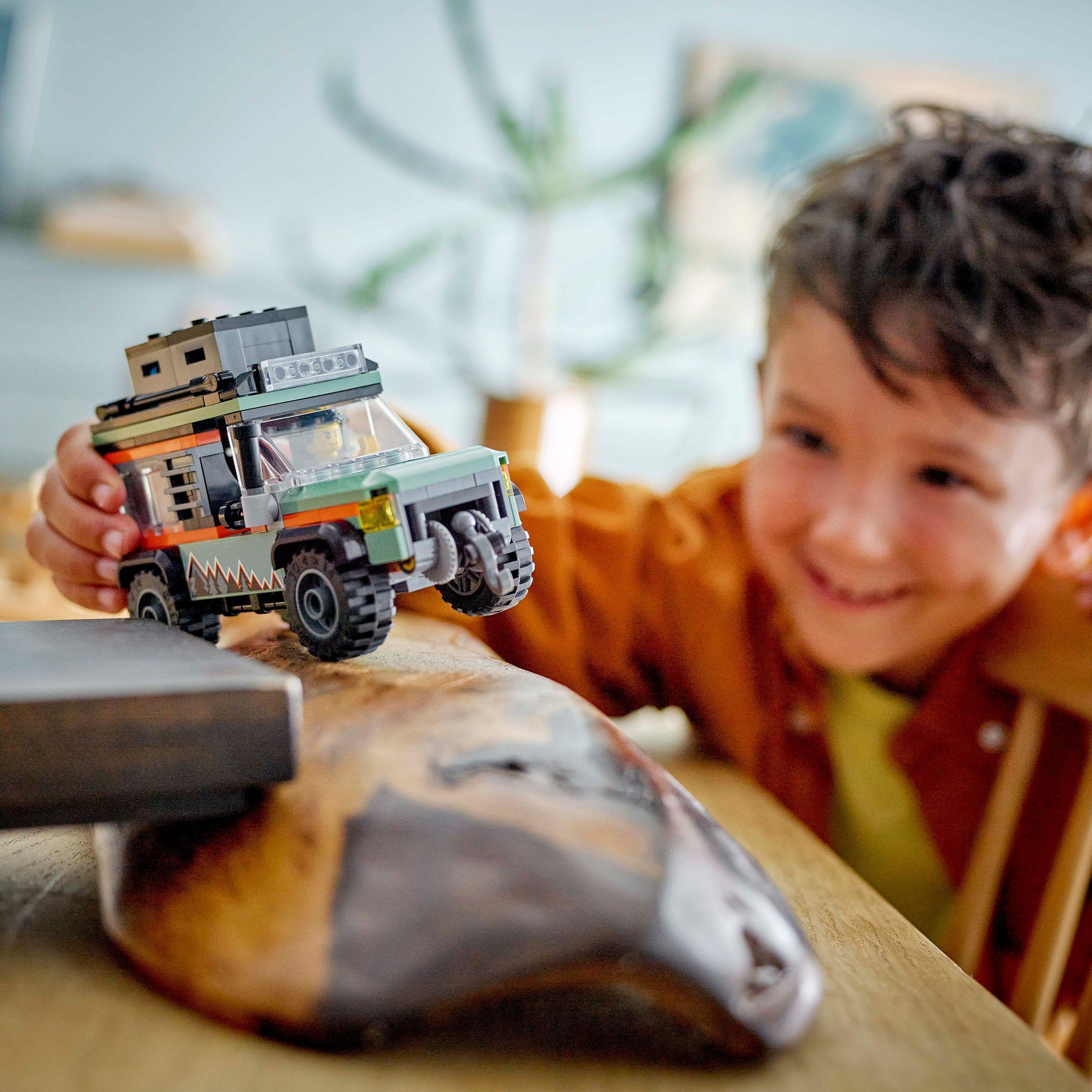 Voir la diapositive 7 : LEGO LEGO City 60447 Le camion 4x4 tout-terrain - Jeu de construction pour garçon dès 6 ans