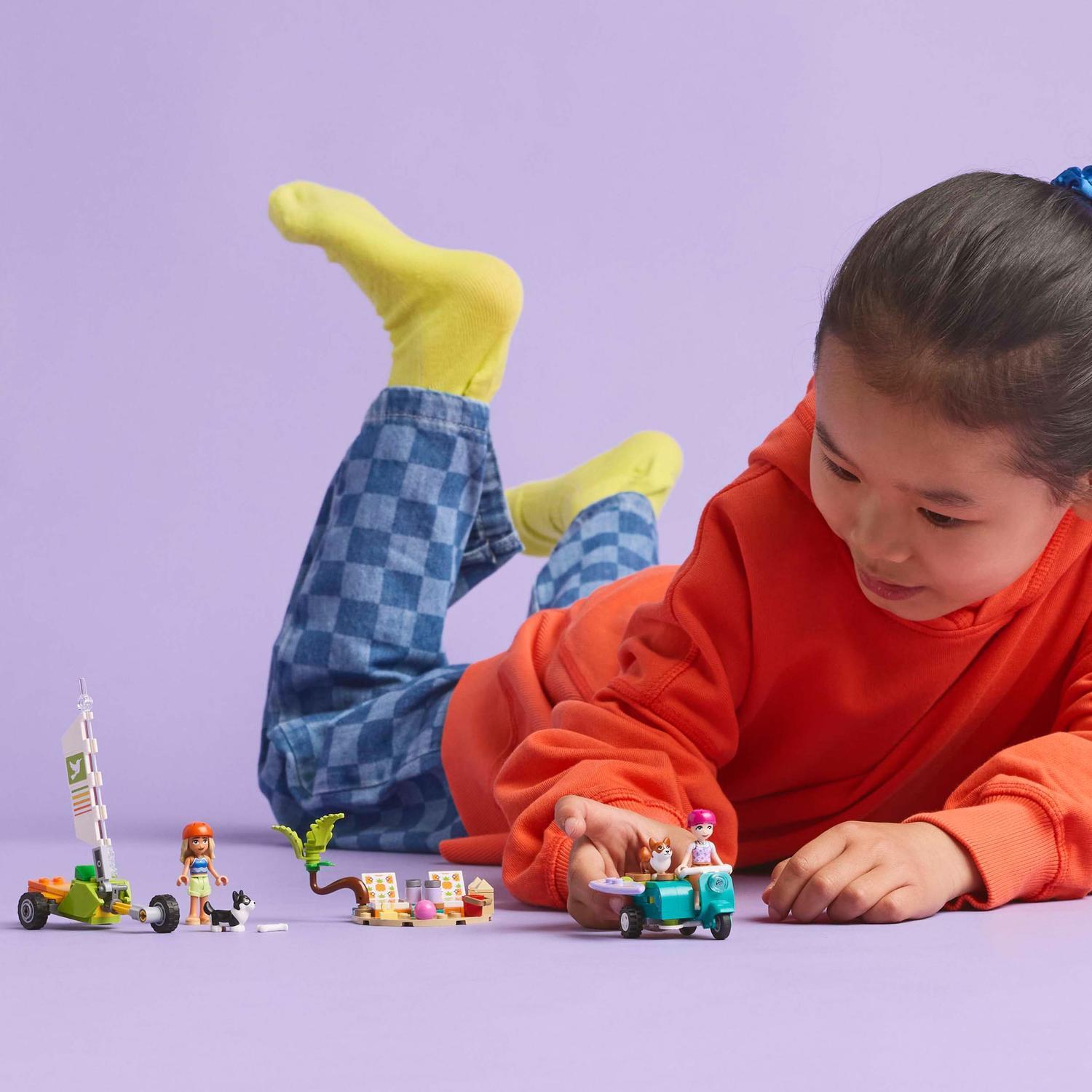 Voir la diapositive 7 : LEGO Friends 42641 - Chiens Surfeurs et Aventures en Scooter