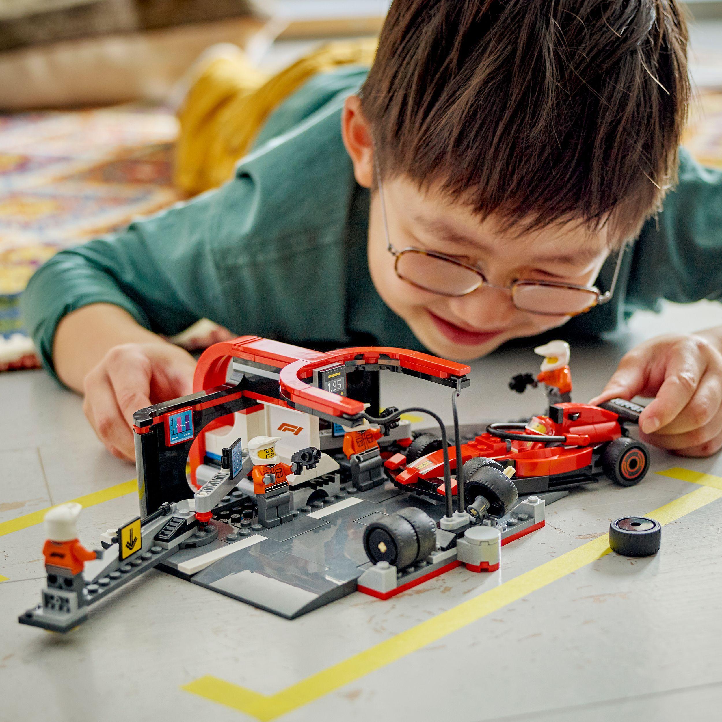 Voir la diapositive 7 : LEGO LEGO City 60443 Arrêt au stand de F1 avec voiture Ferrari - Jouet pour garçon dès 6 ans