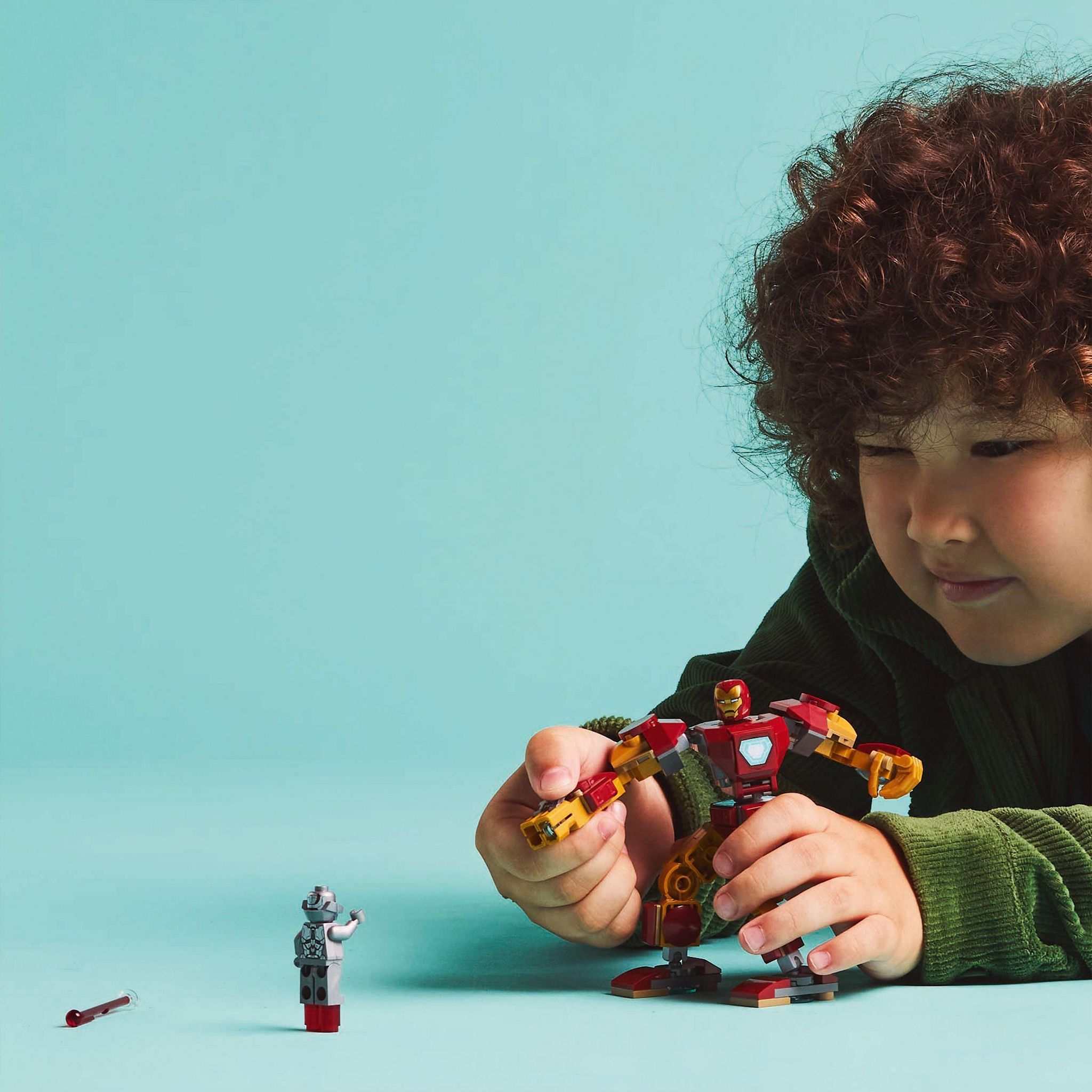 Voir la diapositive 7 : LEGO Marvel 76307 - Le robot d'Iron Man contre Ultron