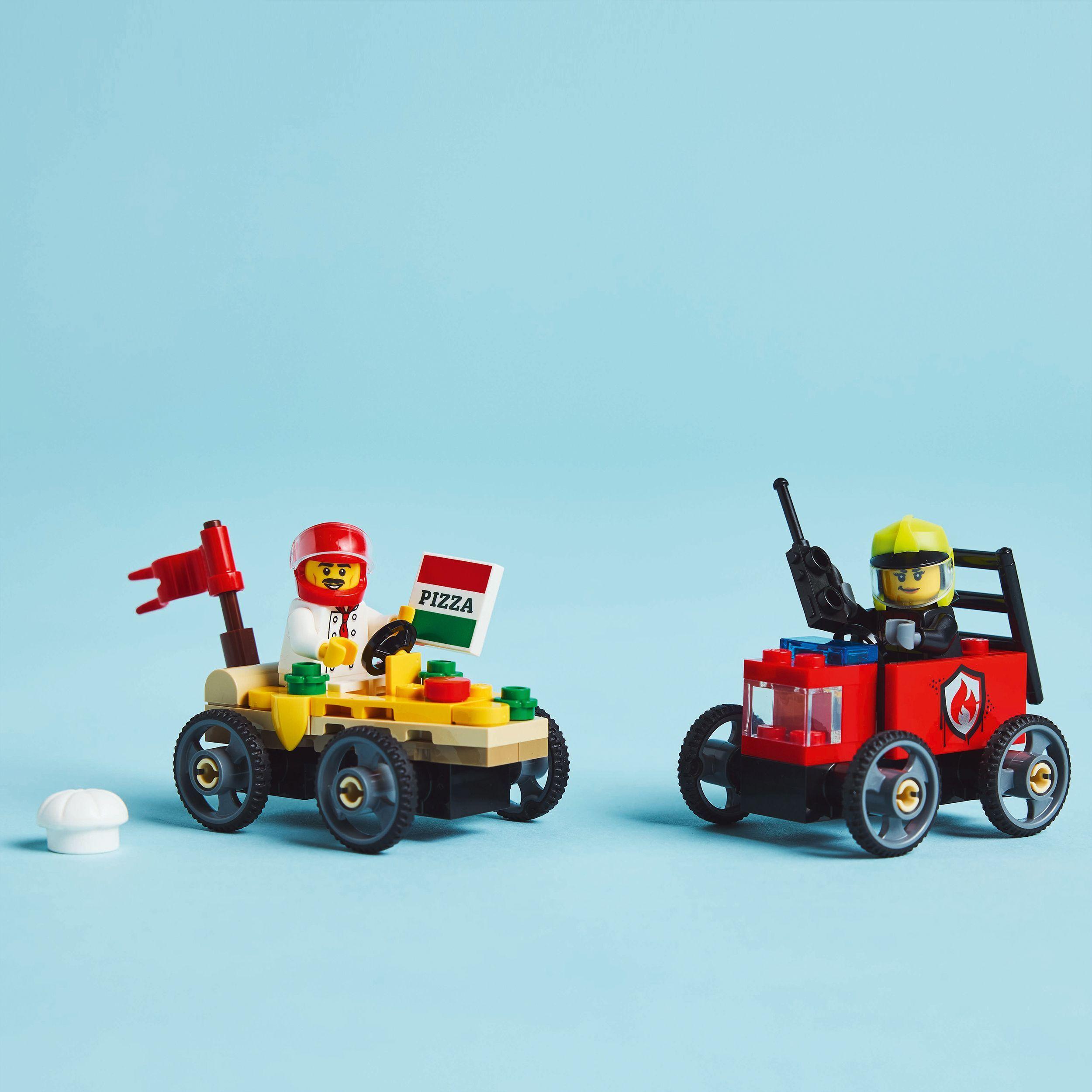 Voir la diapositive 6 : LEGO City 60458 - Pack de bolide de course : Camion de pizza contre camion de pompiers