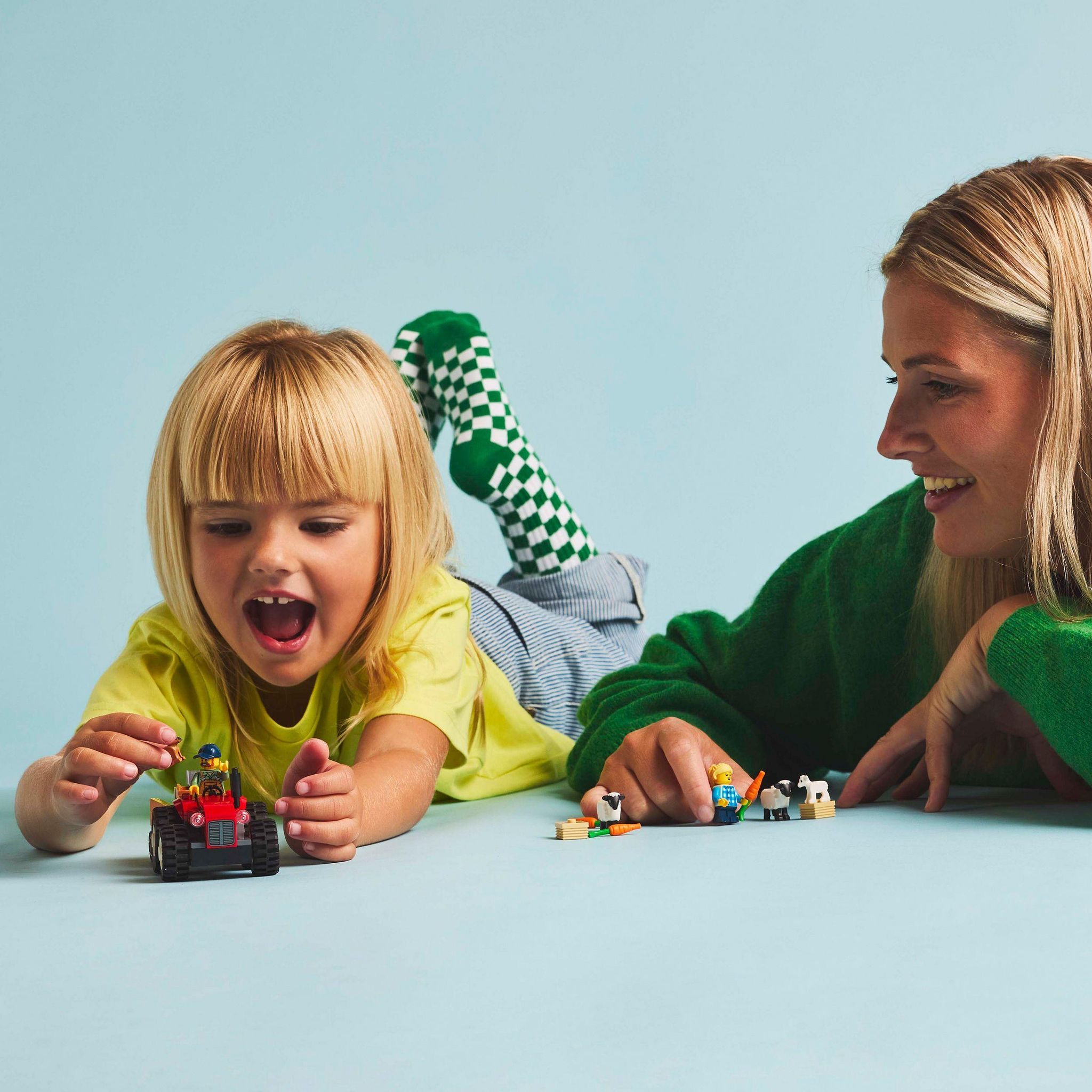 Voir la diapositive 7 : LEGO City 60461 - Tracteur agricole rouge avec remorque et moutons