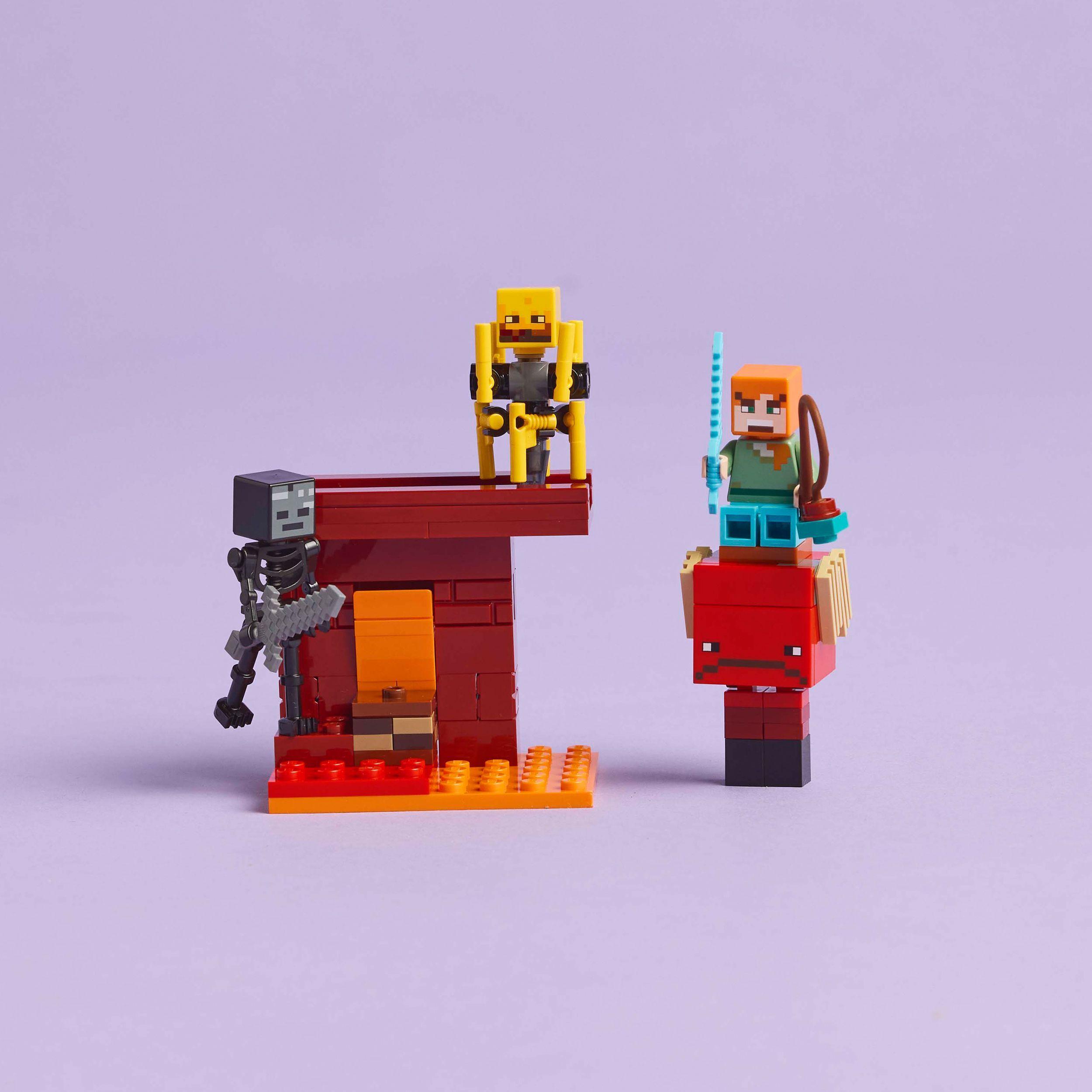 Voir la diapositive 6 : LEGO LEGO Minecraft 21266 La bataille de la lave du Nether - Jouet pour fans de jeux vidéo