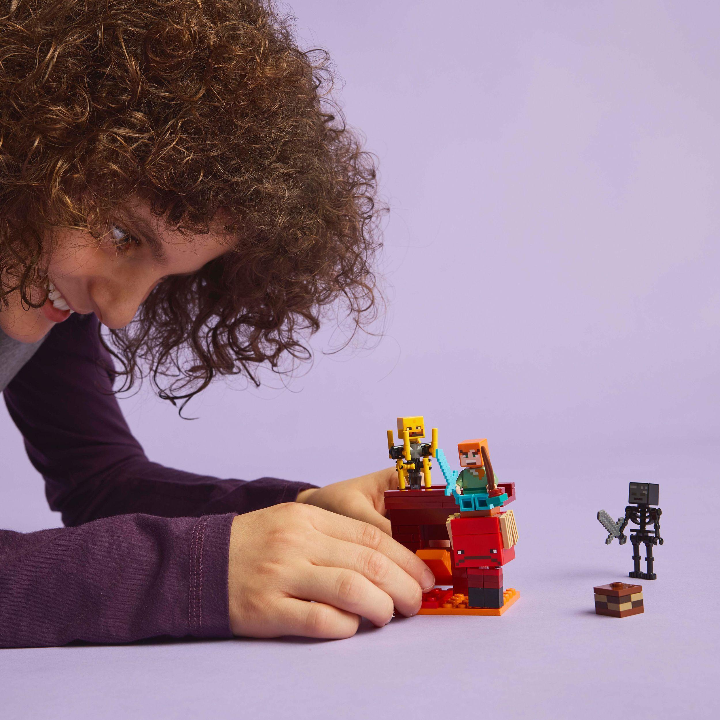 Voir la diapositive 7 : LEGO LEGO Minecraft 21266 La bataille de la lave du Nether - Jouet pour fans de jeux vidéo