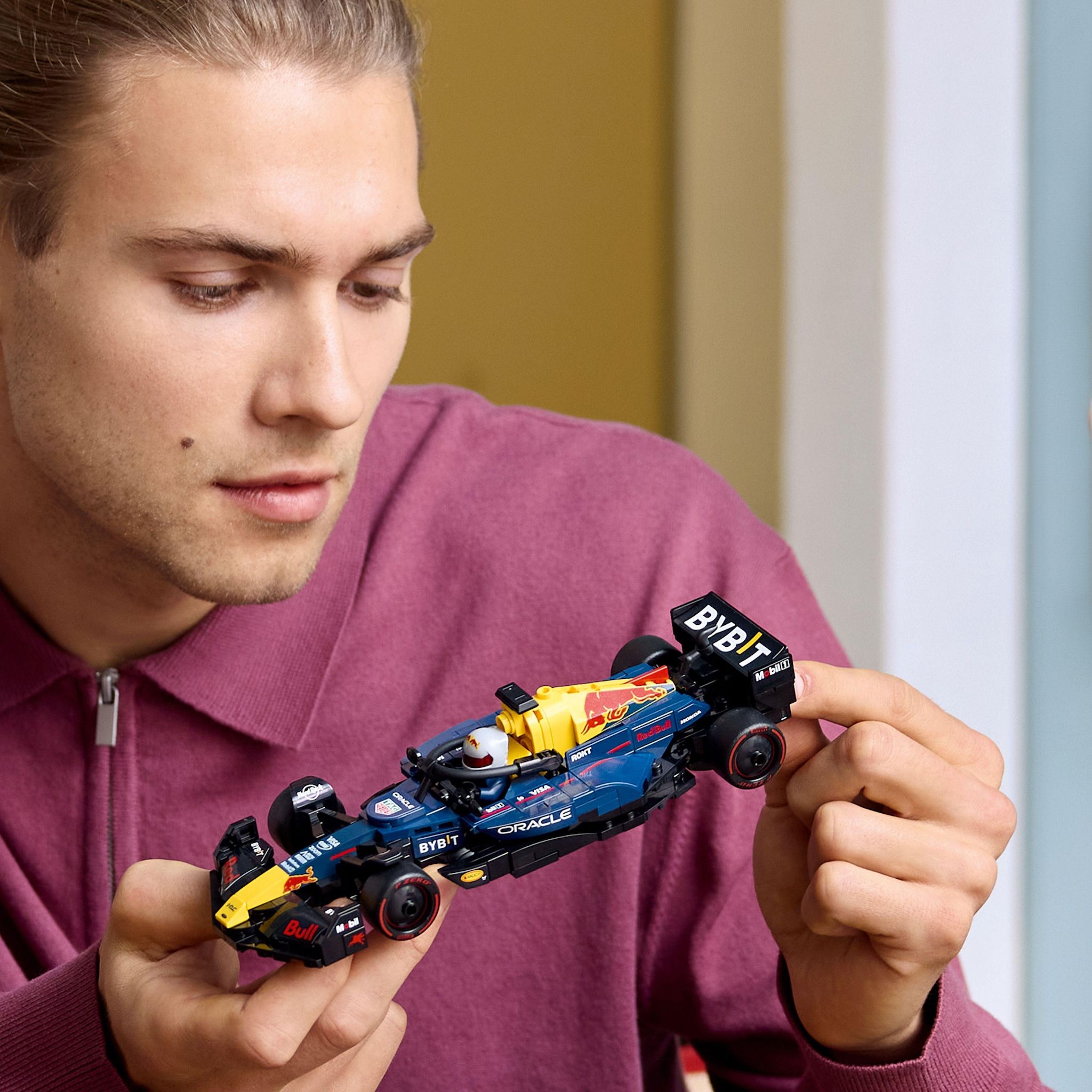 Voir la diapositive 3 : LEGO Speed Champions 77243 - Voiture F1 Oracle Red Bull Racing
