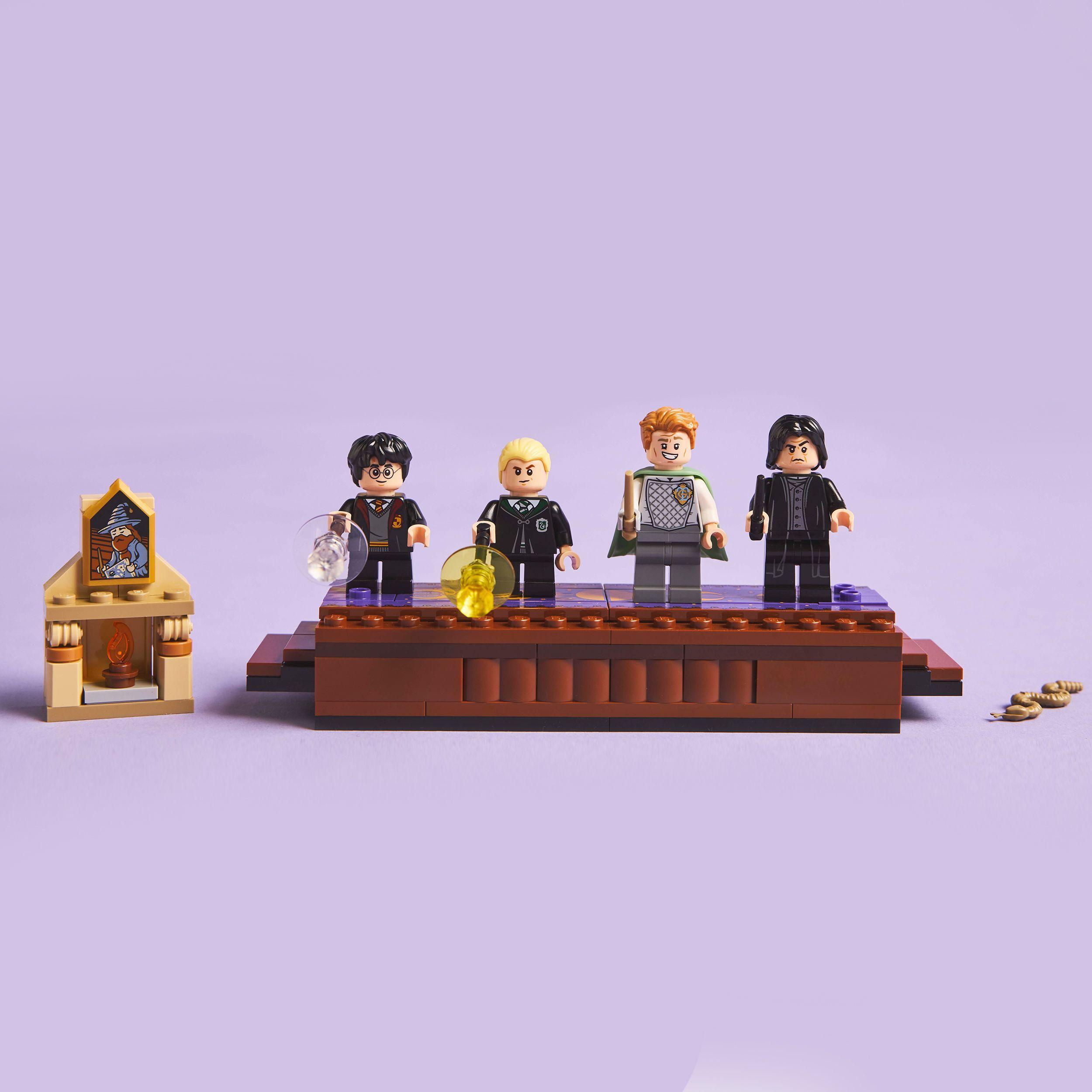 Voir la diapositive 6 : LEGO Harry Potter 76441 - Le château de Poudlard - Le club de duel