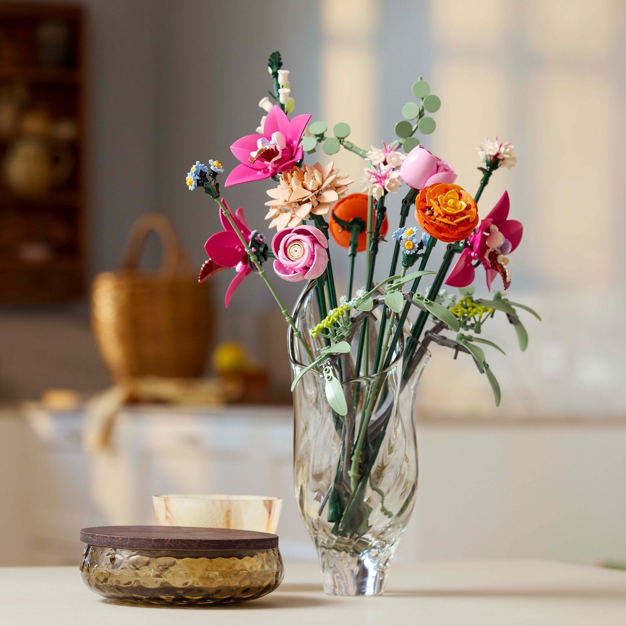 Voir la diapositive 4 : LEGO Botanicals 10342 - Le joli bouquet de fleurs roses