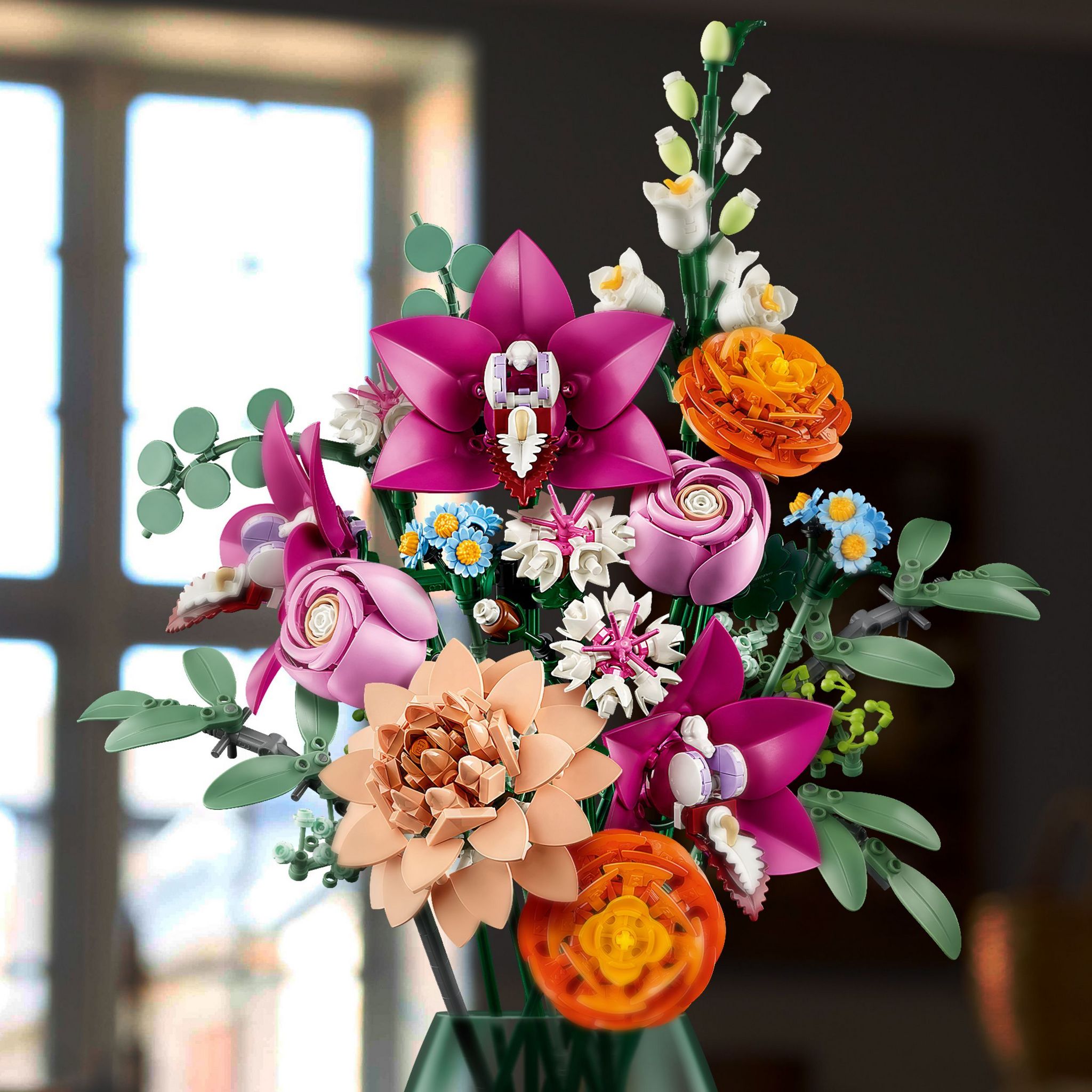 Voir la diapositive 6 : LEGO Botanicals 10342 - Le joli bouquet de fleurs roses