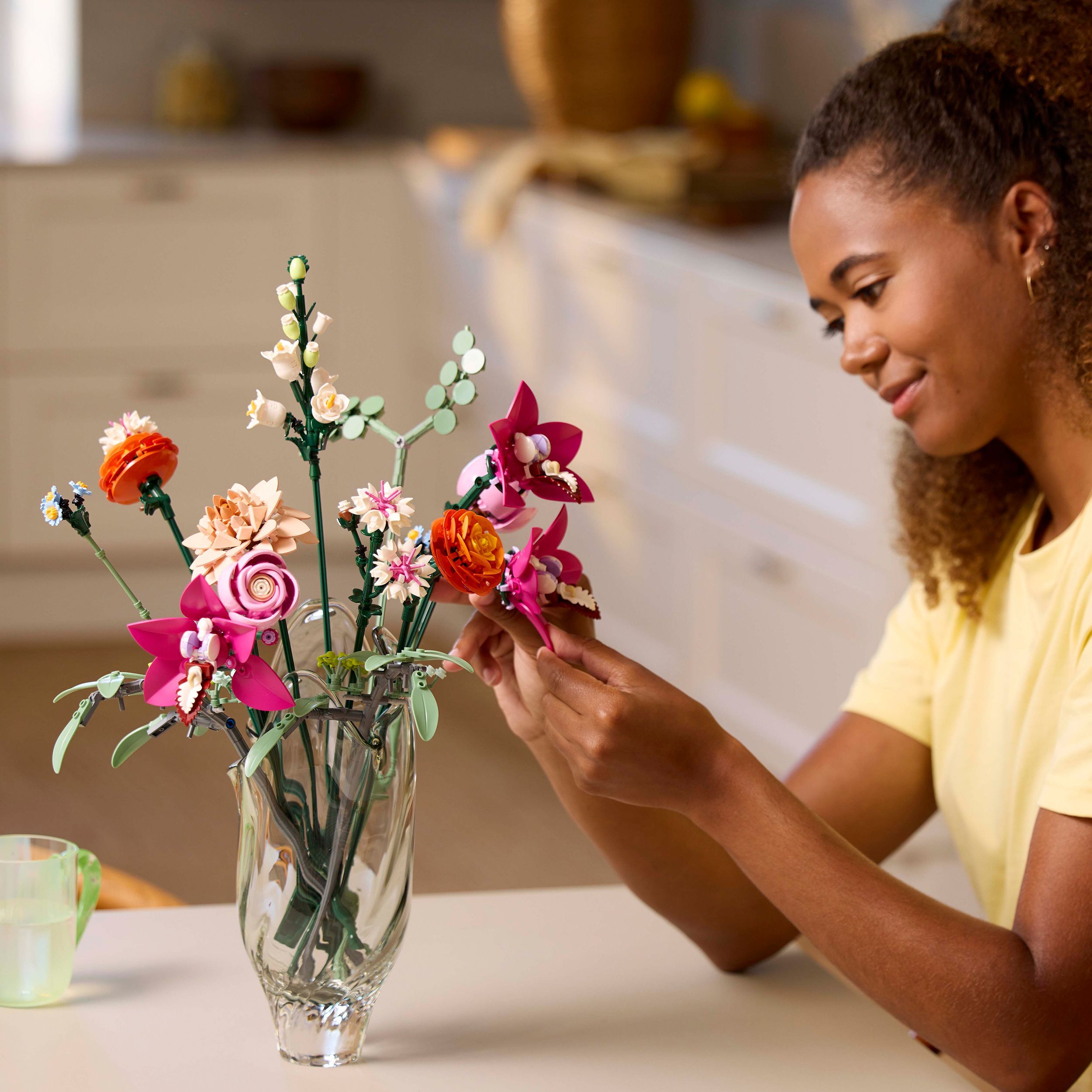 Voir la diapositive 7 : LEGO LEGO Botanicals 10342 Le Joli Bouquet de Fleurs Roses - Set de Construction pour Adulte