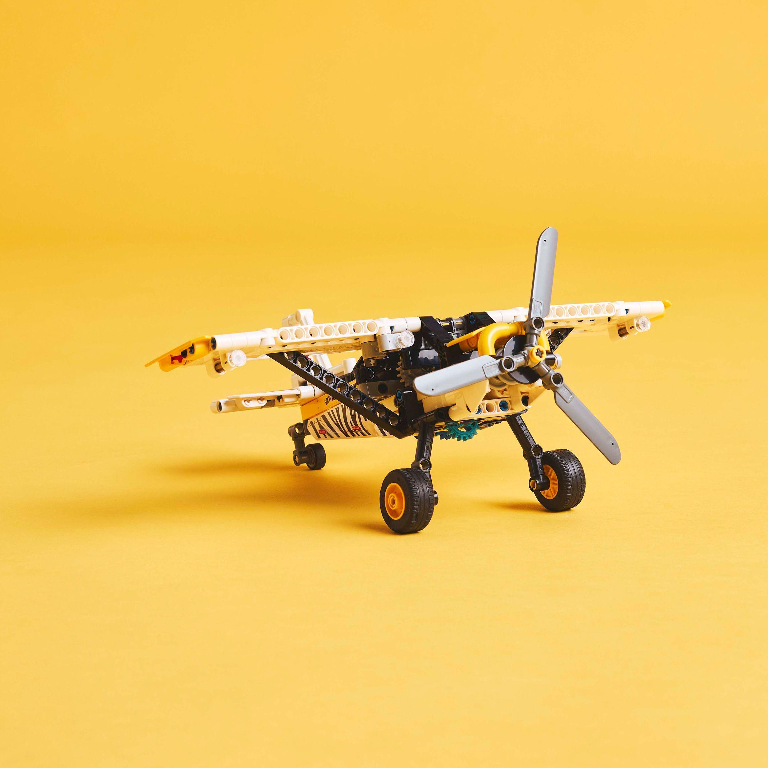 Voir la diapositive 5 : LEGO Technic 42198 - L’avion de brousse