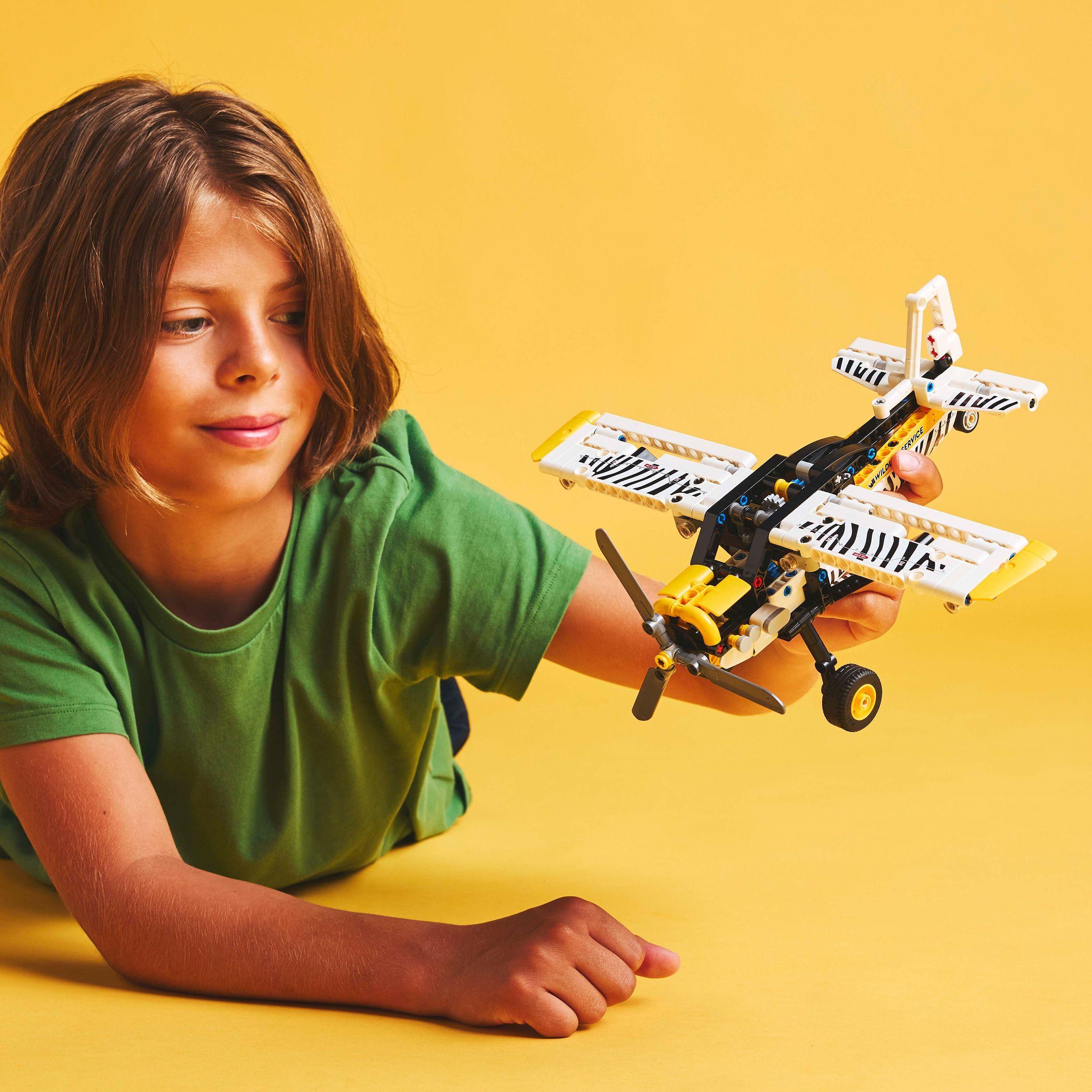Voir la diapositive 6 : LEGO Technic 42198 - L’avion de brousse