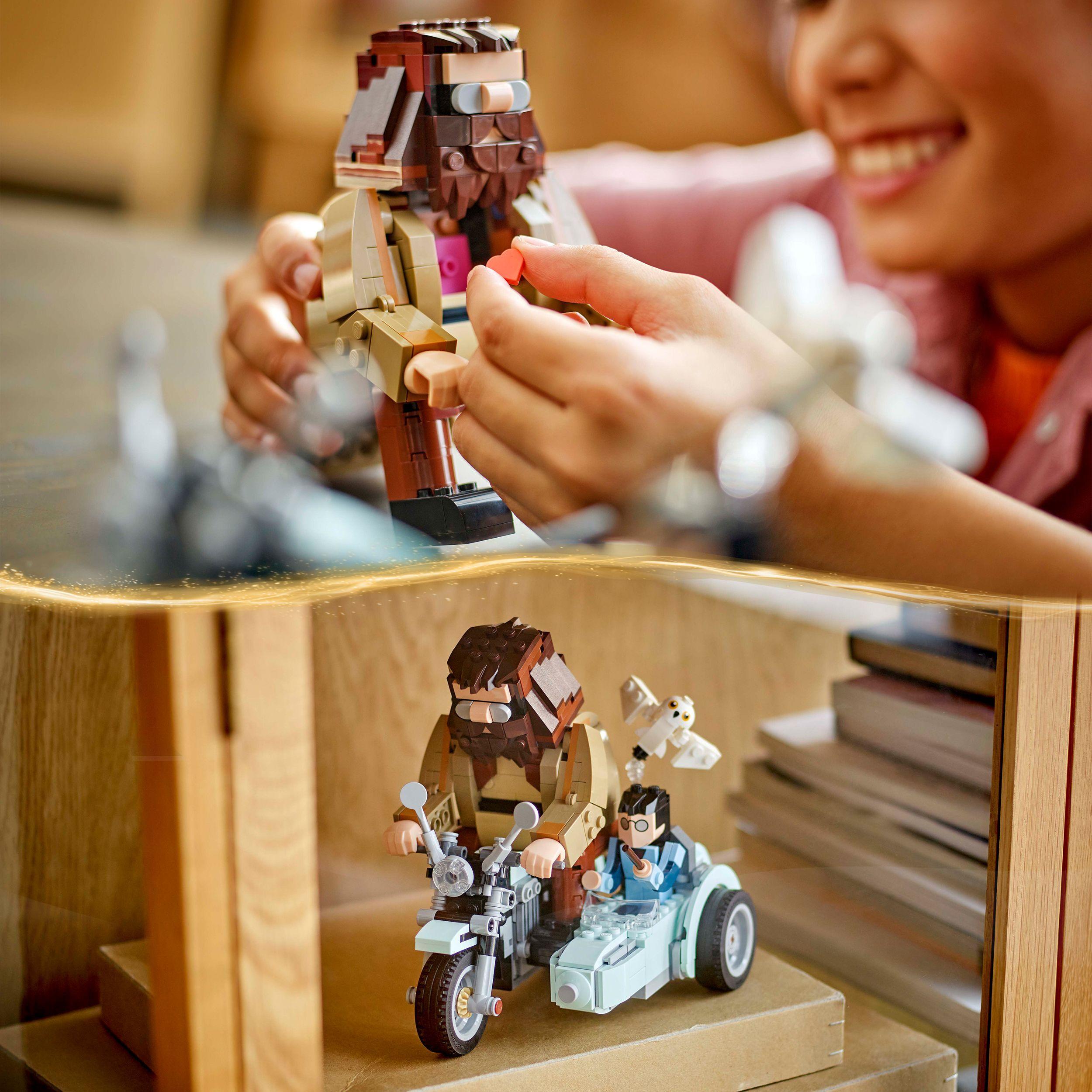Voir la diapositive 6 : LEGO Harry Potter 76443 La Balade en Moto de Hagrid et Harry - Jouet Fille ou Garçon 9 ans