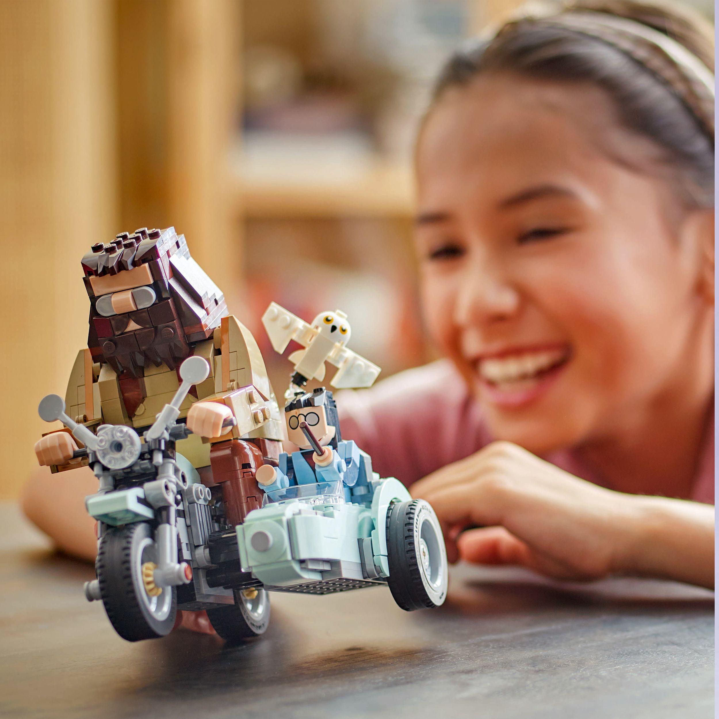 Voir la diapositive 7 : LEGO Harry Potter 76443 La Balade en Moto de Hagrid et Harry - Jouet Fille ou Garçon 9 ans