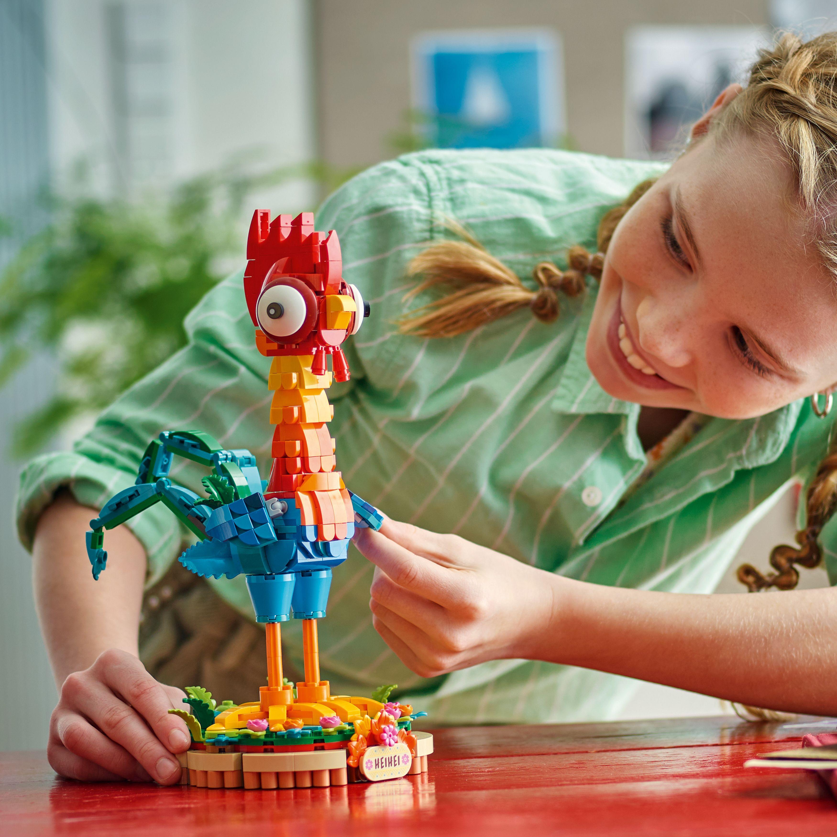 Voir la diapositive 3 : LEGO Disney Vaiana 2 43272 Heihei - Jouet de Construction pour Fille ou Garçon dès 9 ans
