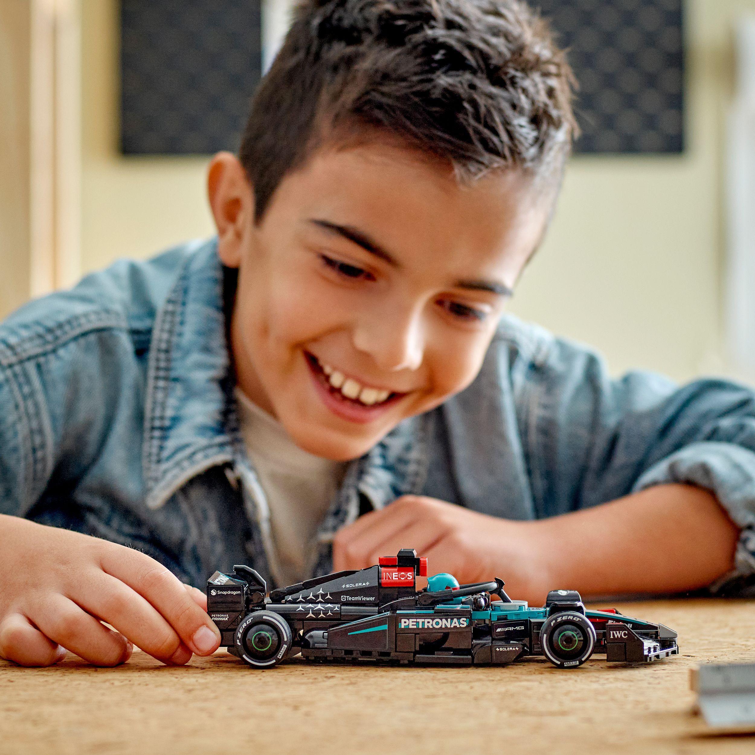 Voir la diapositive 7 : LEGO Speed Champions 77244 Voiture F1 Mercedes-AMG W15 - Jeu de construction dès 10 ans