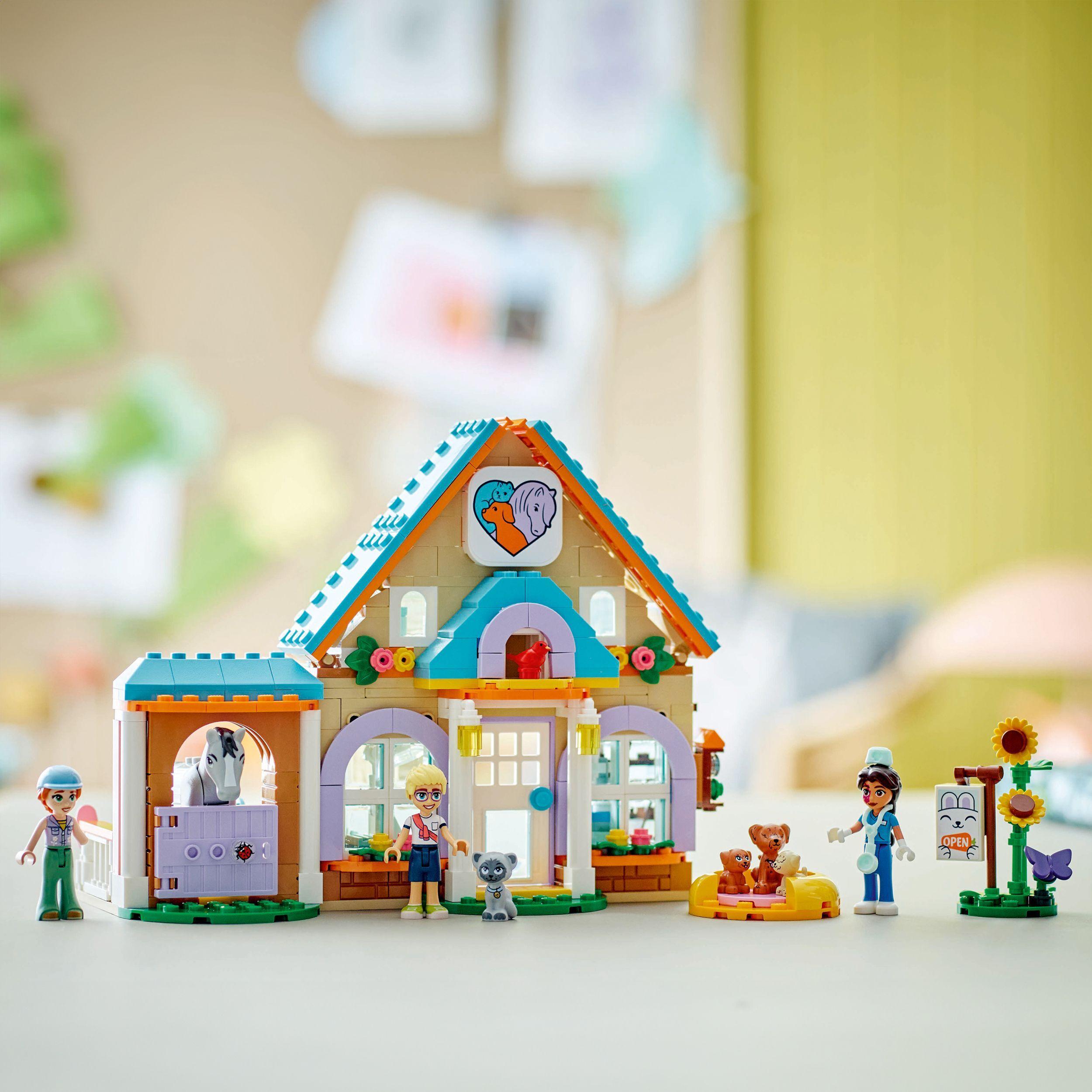 Voir la diapositive 6 : LEGO Friends 42651 - La Clinique Vétérinaire pour chevaux et animaux de compagnie