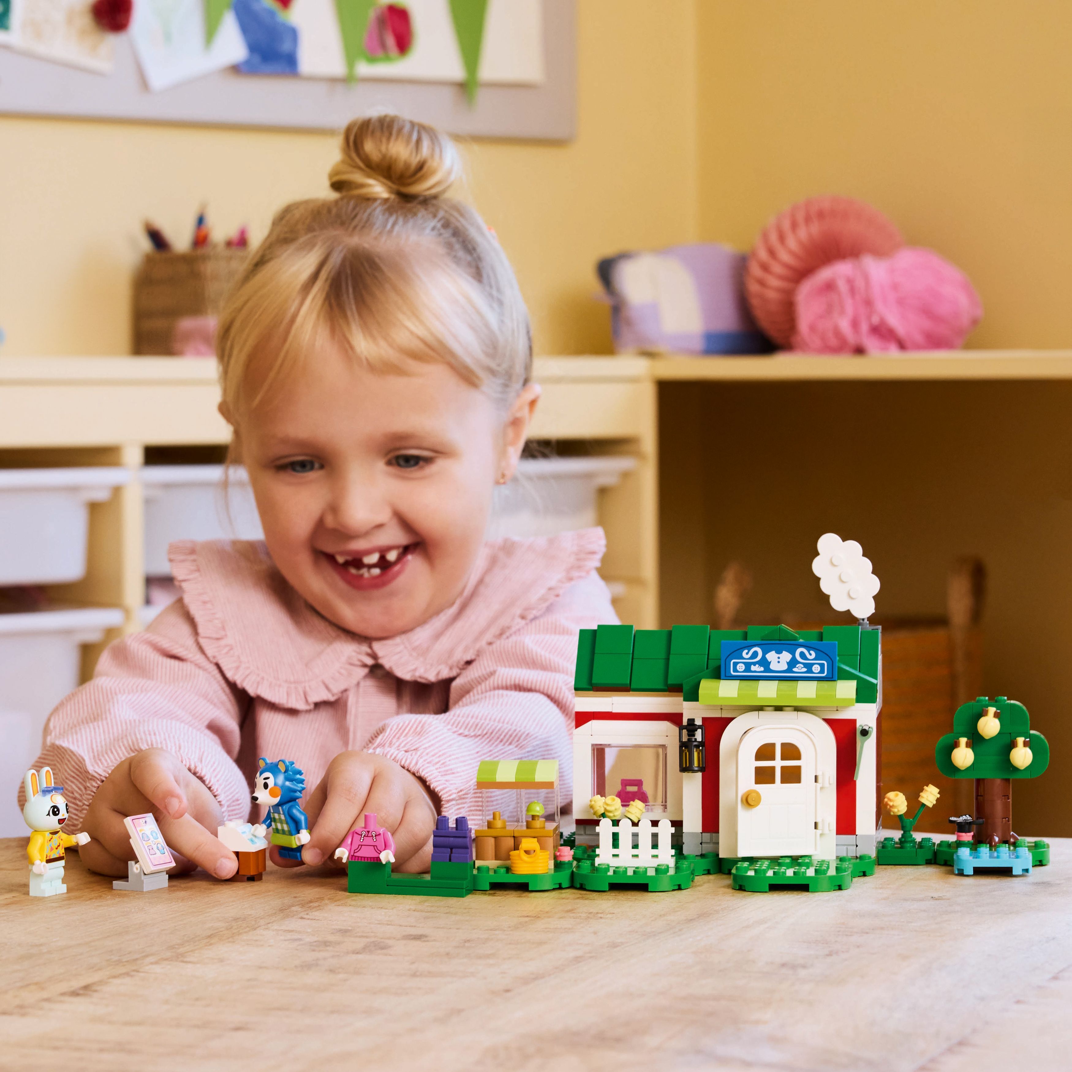 Voir la diapositive 4 : LEGO Animal Crossing 77055 Boutique de vêtements des sœurs Doigts de Fée - Jouet dès 6 ans