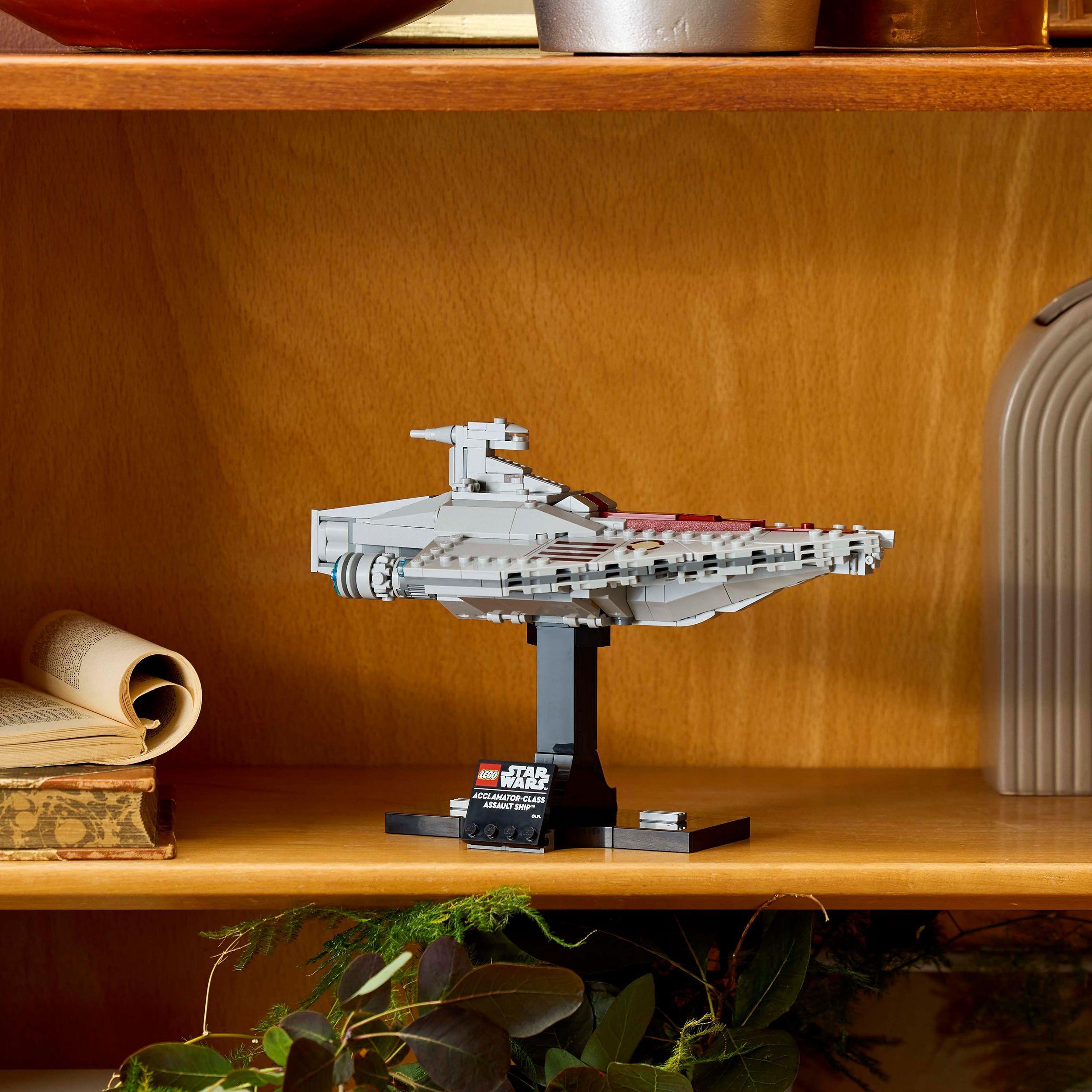 Voir la diapositive 4 : LEGO Star Wars 75404 Le transport d’assaut de classe Acclamator - Maquette pour adulte