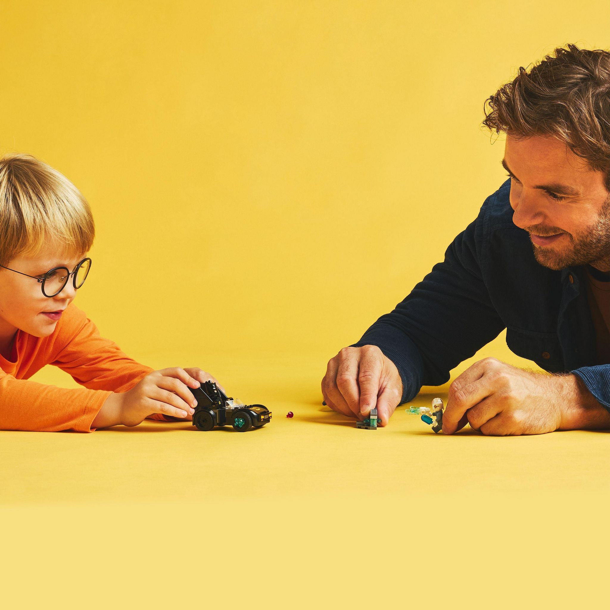 Voir la diapositive 7 : LEGO DC Comics 76301 - Batman et Batmobile contre Mr Freeze