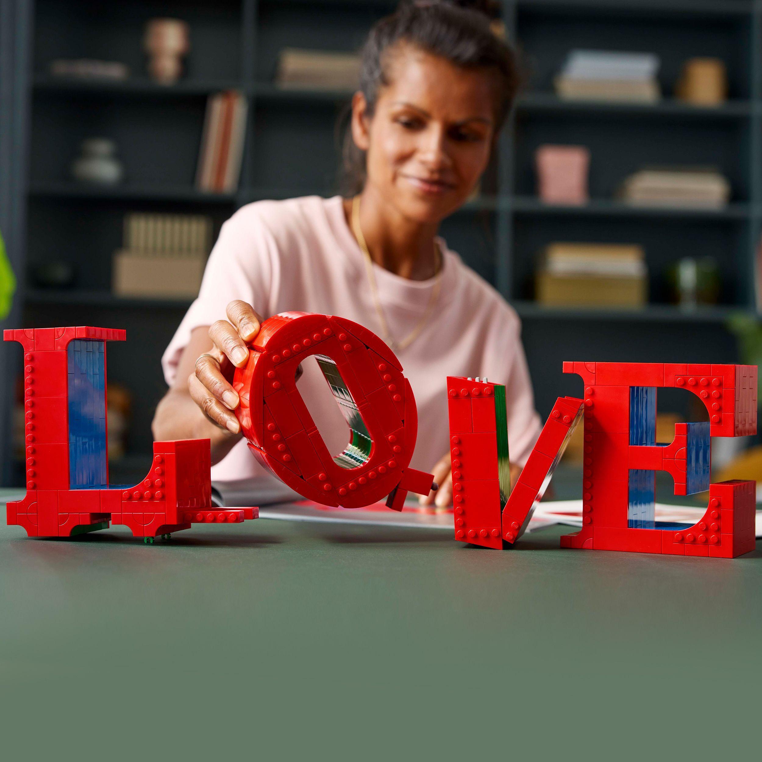Voir la diapositive 5 : LEGO LEGO Art 31214 LOVE - Set de Construction pour Adulte - Décoration & Cadeau pour Couple