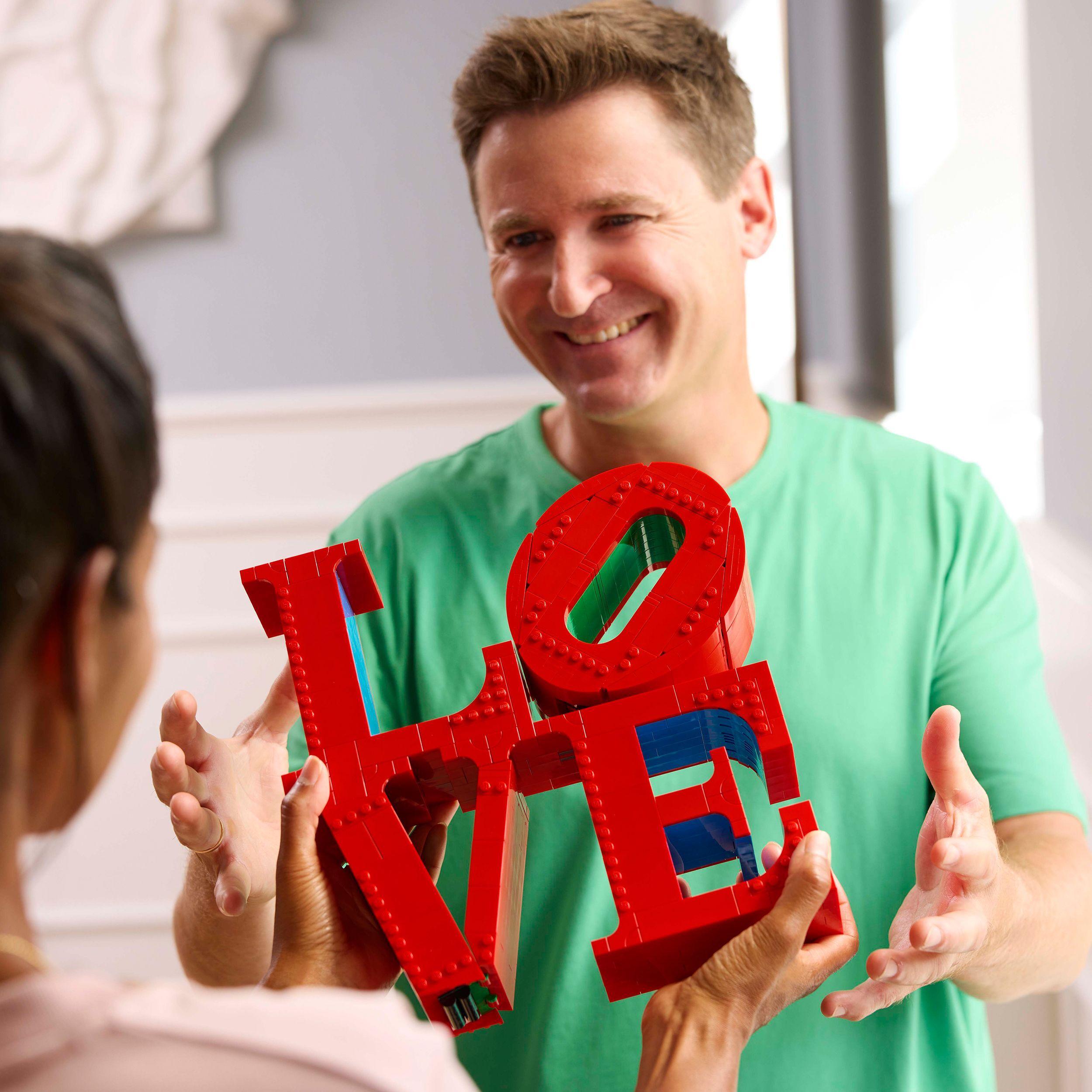 Voir la diapositive 7 : LEGO LEGO Art 31214 LOVE - Set de Construction pour Adulte - Décoration & Cadeau pour Couple