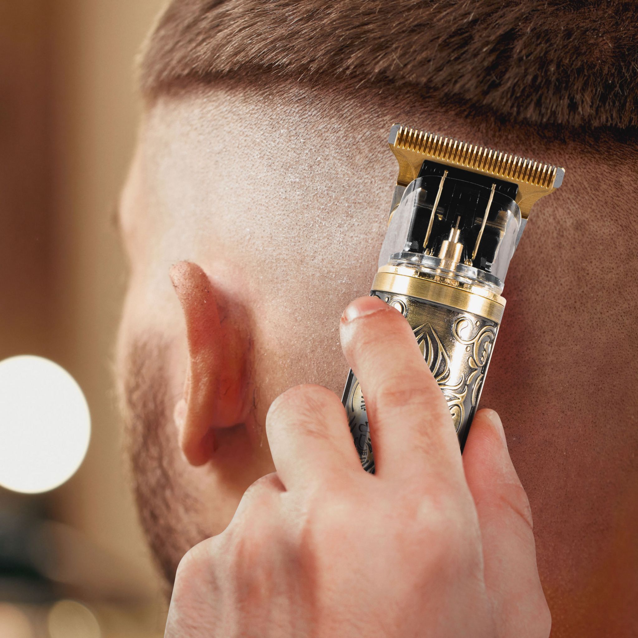 Voir la diapositive 10 : BECKER SHAVES & TRIMS Tondeuse cheveux et barbe LION GOLD - Or