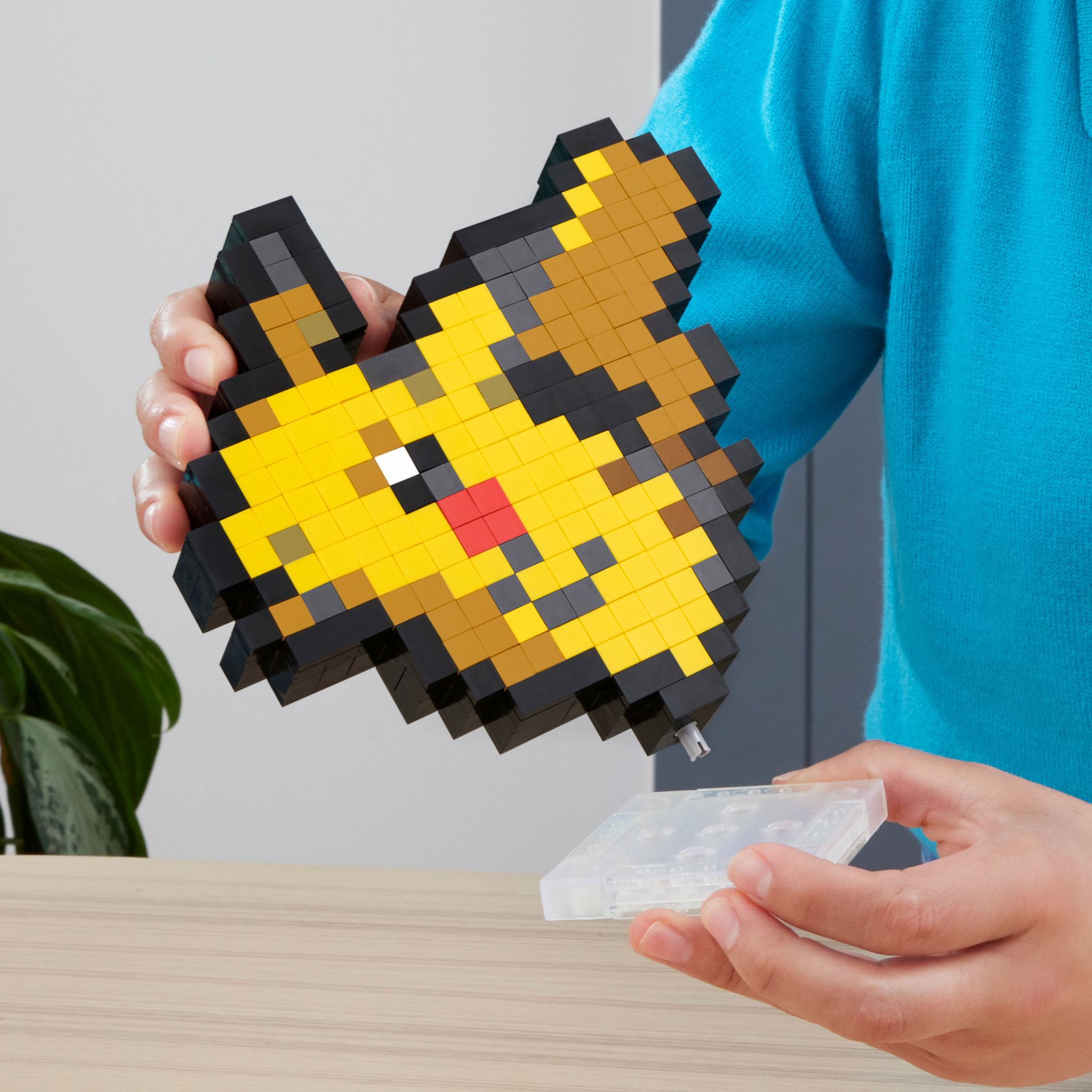 Voir la diapositive 7 : MATTEL Pixel Art Pikachu