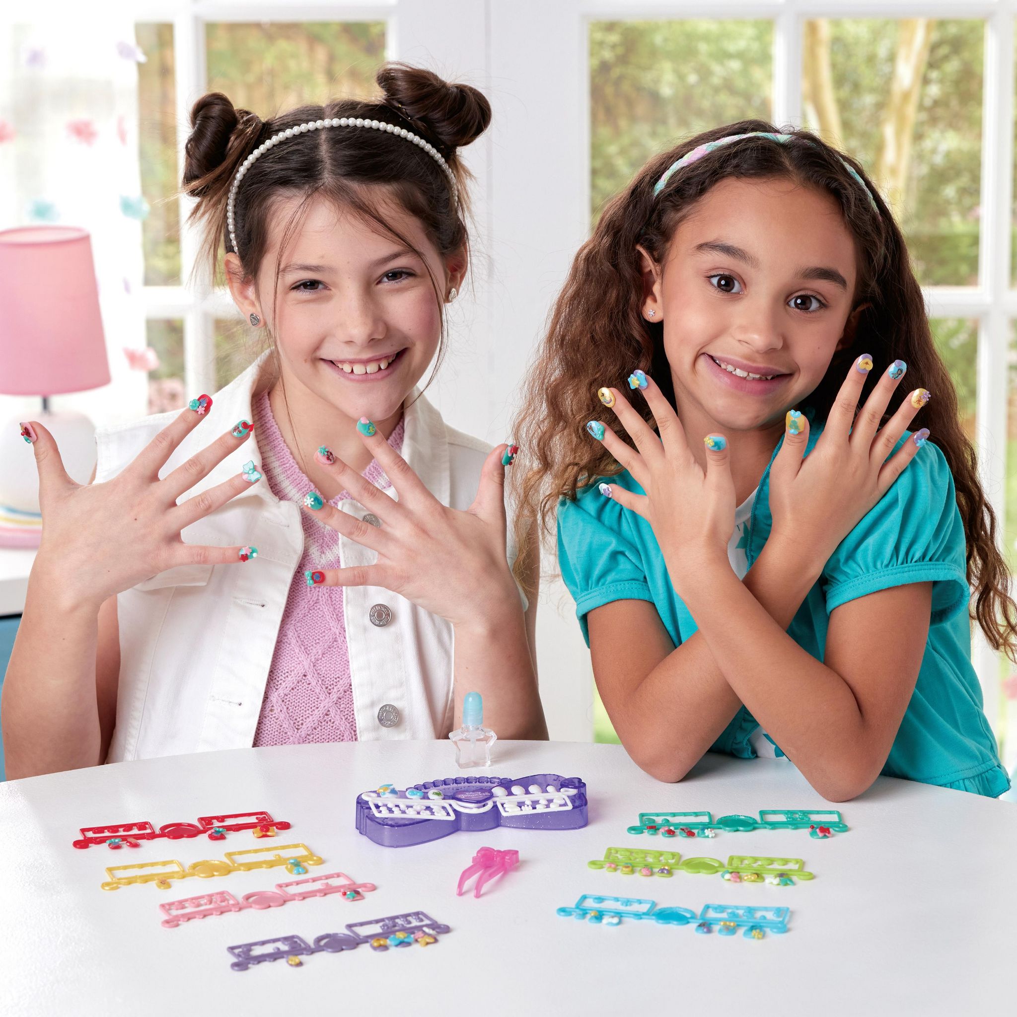 Voir la diapositive 2 : EPOCH D'ENFANCE Le Coffret de manucure Aquabeads Princesse Disney