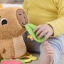 Voir la diapositive 9 : MATTEL Peluche Mon Capybara Calins Fisher Price