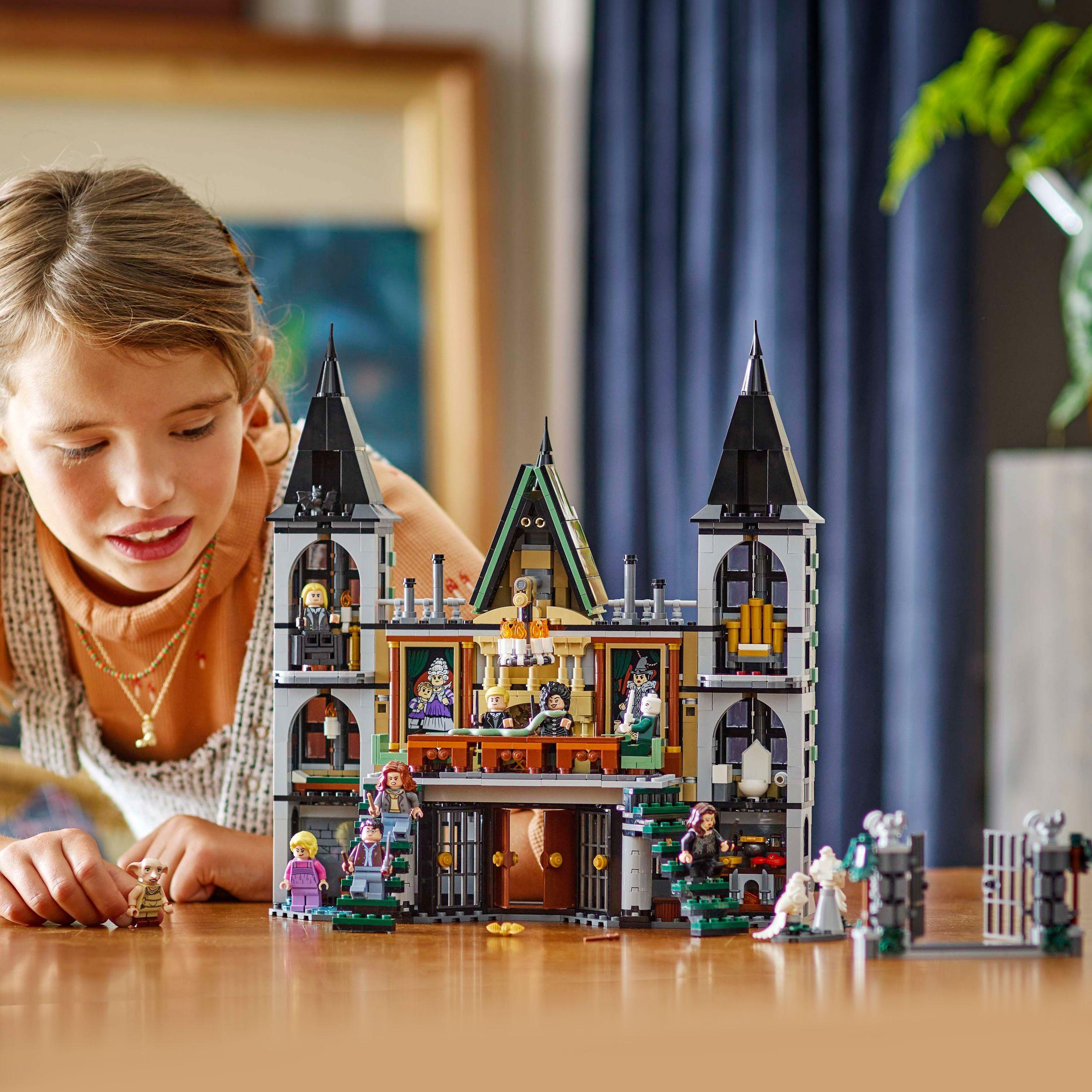 Voir la diapositive 7 : LEGO Harry Potter 76453 Le manoir des Malefoy - Jeu de construction collector