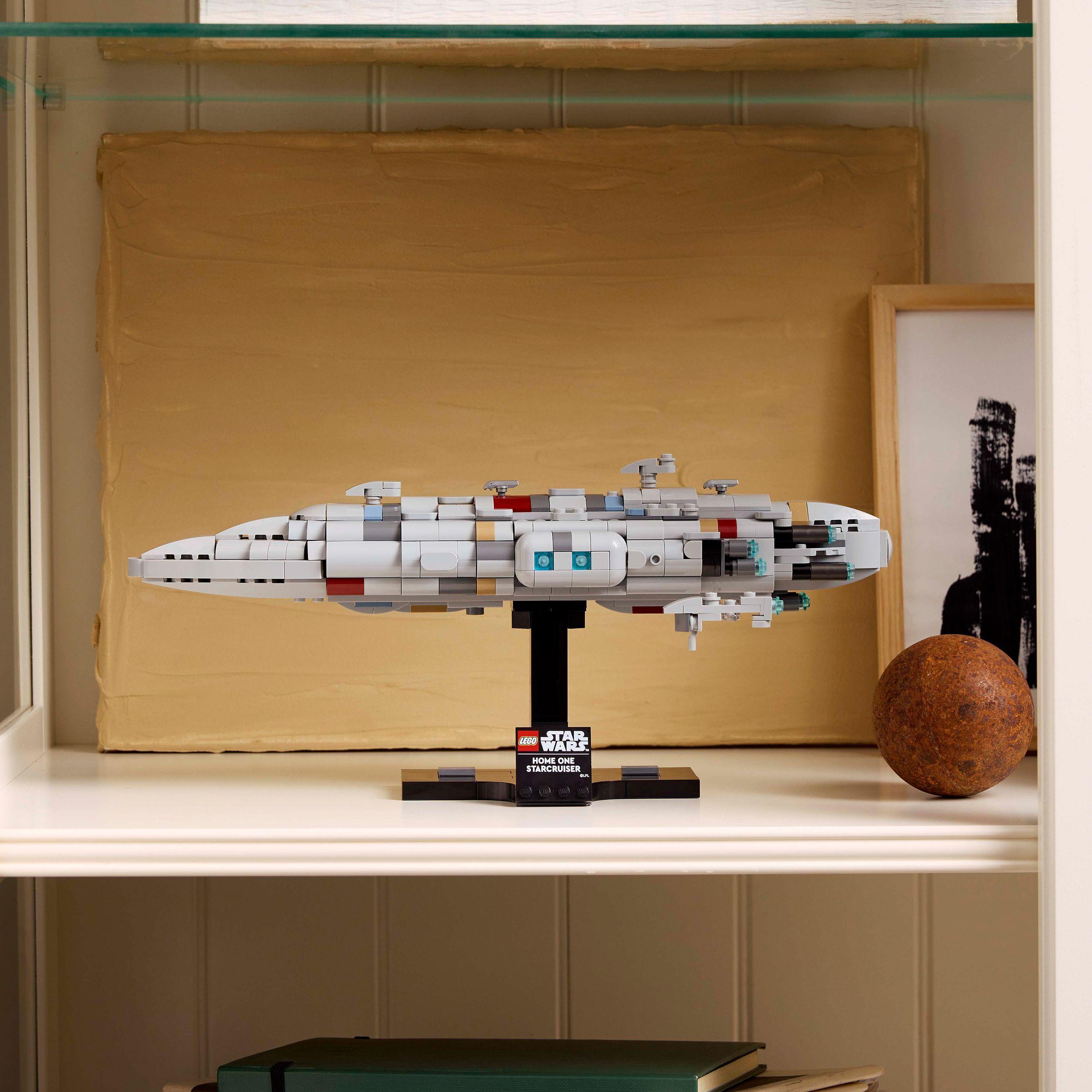 Voir la diapositive 4 : LEGO Star Wars : Le Retour du Jedi 75405 Le Starcruiser Home One - Maquette pour adulte