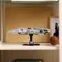 Voir la diapositive 4 : LEGO Star Wars 75405 - La Starcruiser Home One