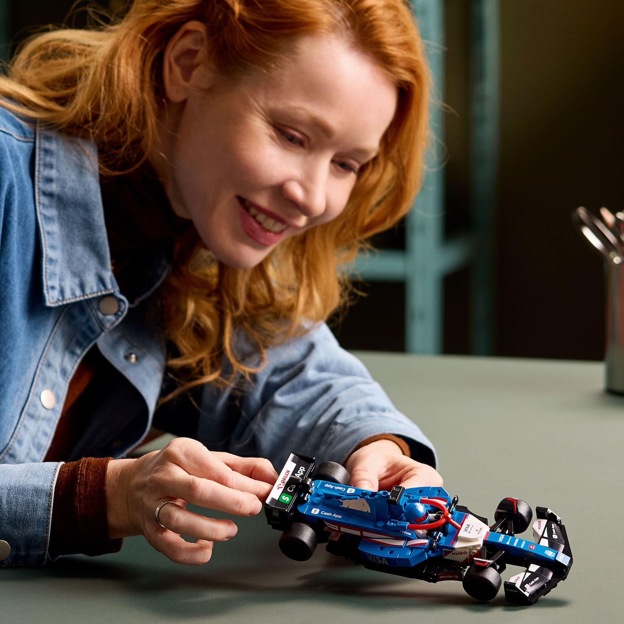 Voir la diapositive 3 : LEGO Speed Champions 77246 - Voiture F1 Visa Cash App Red Bull