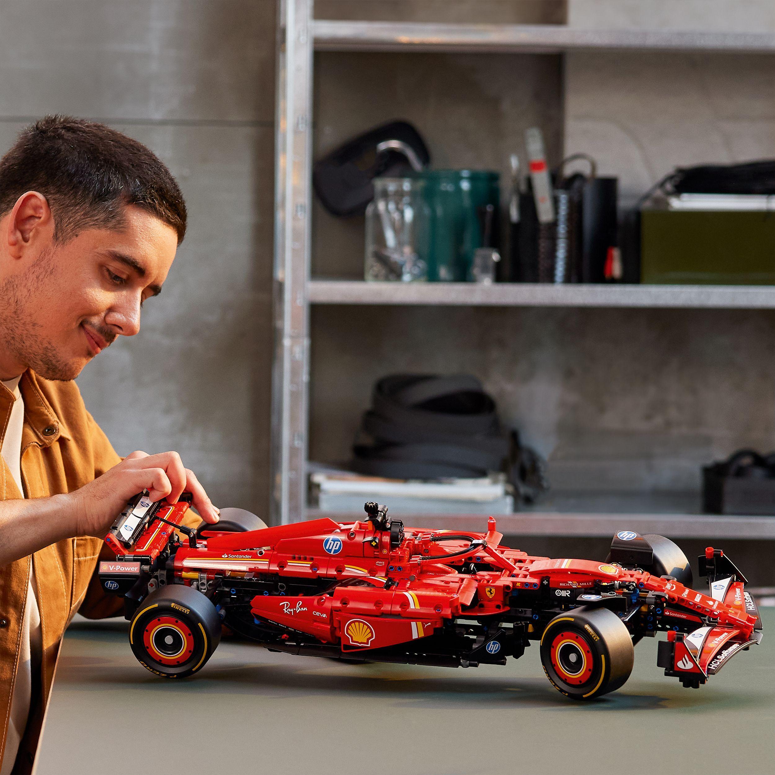 Voir la diapositive 7 : LEGO Technic 42207 - F1 Ferrari SF-24
