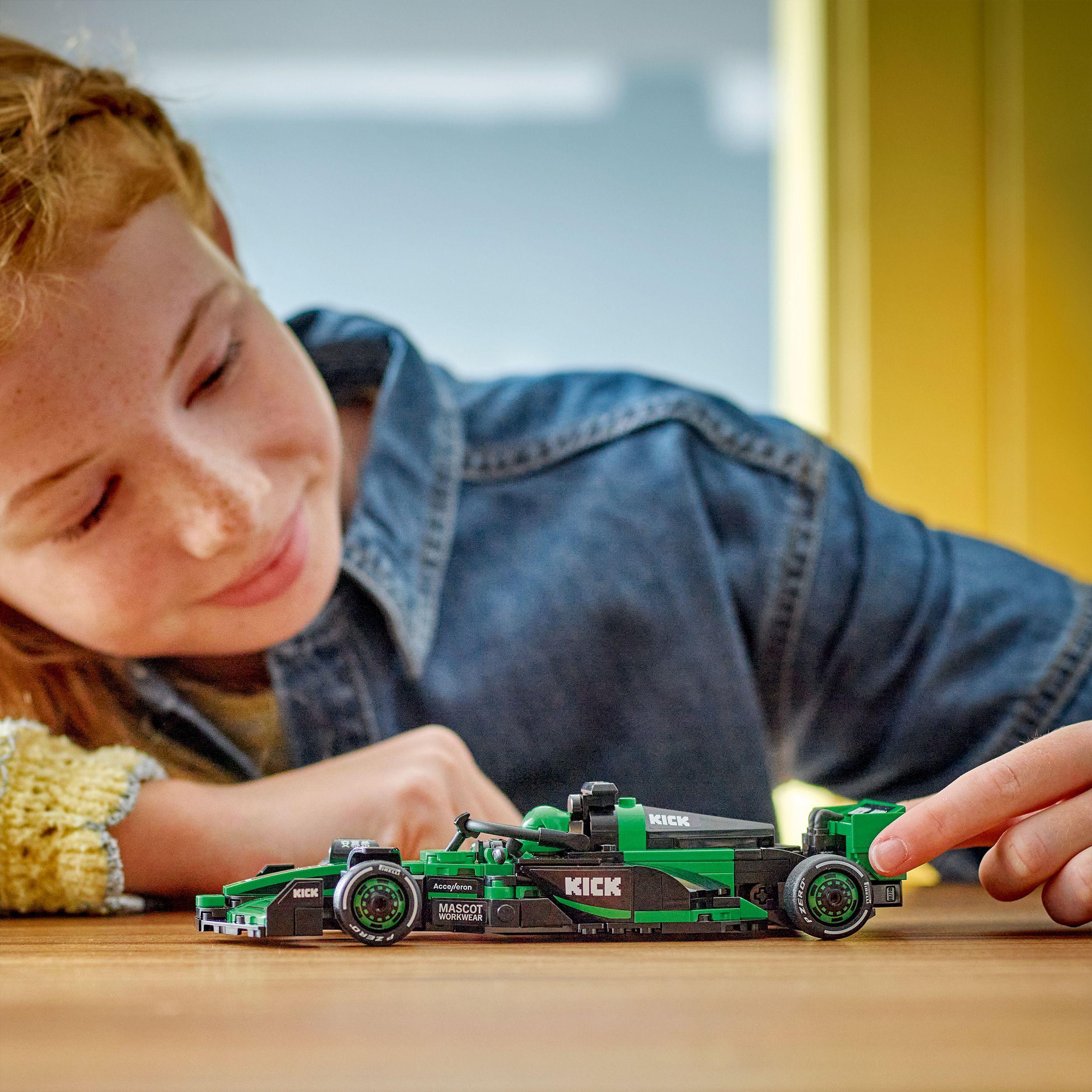 Voir la diapositive 7 : LEGO Speed Champions 77247 - Voiture F1 Kick Sauber Team
