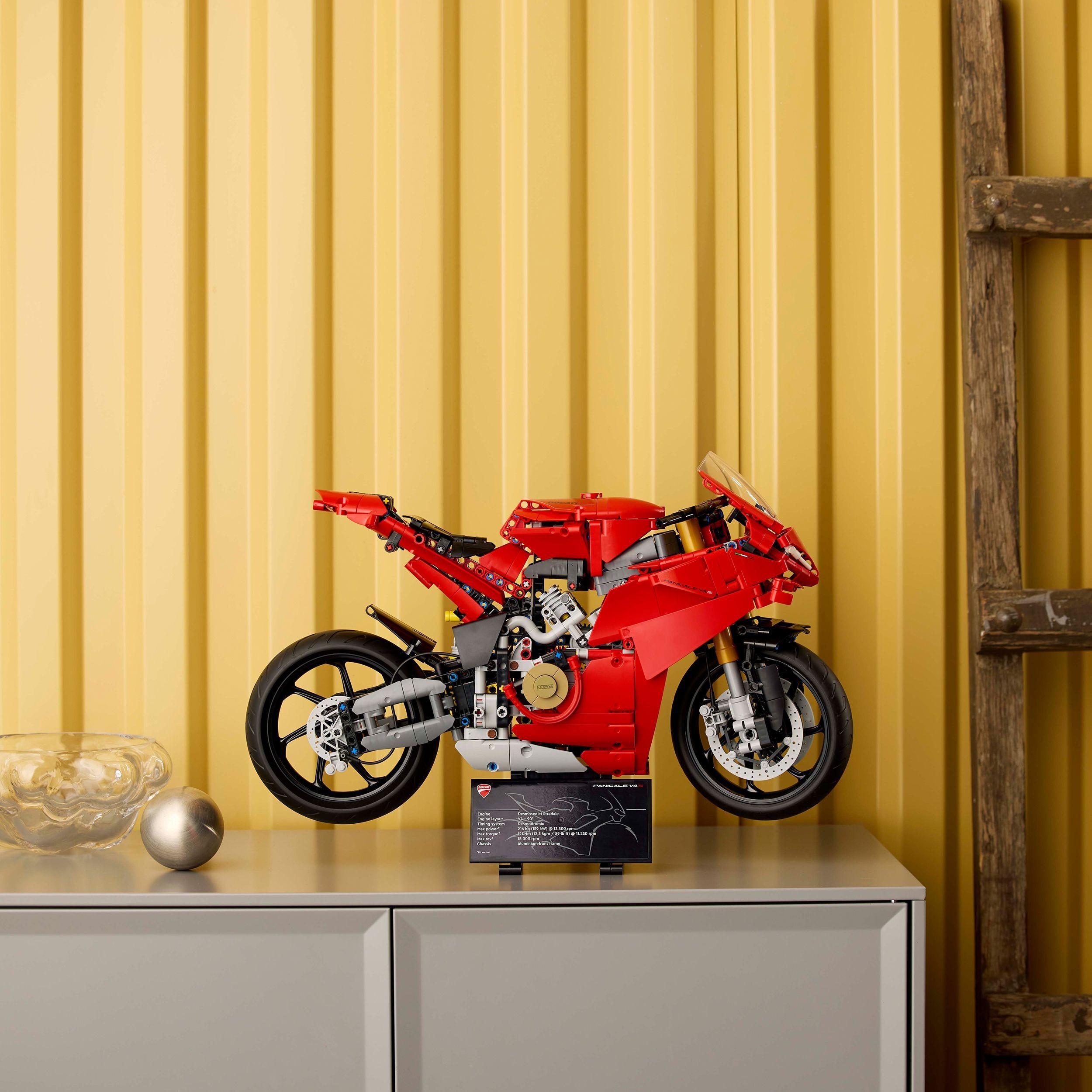Voir la diapositive 4 : LEGO LEGO Technic 42202 La Moto Ducati Panigale V4 S - Moto à construire pour adulte