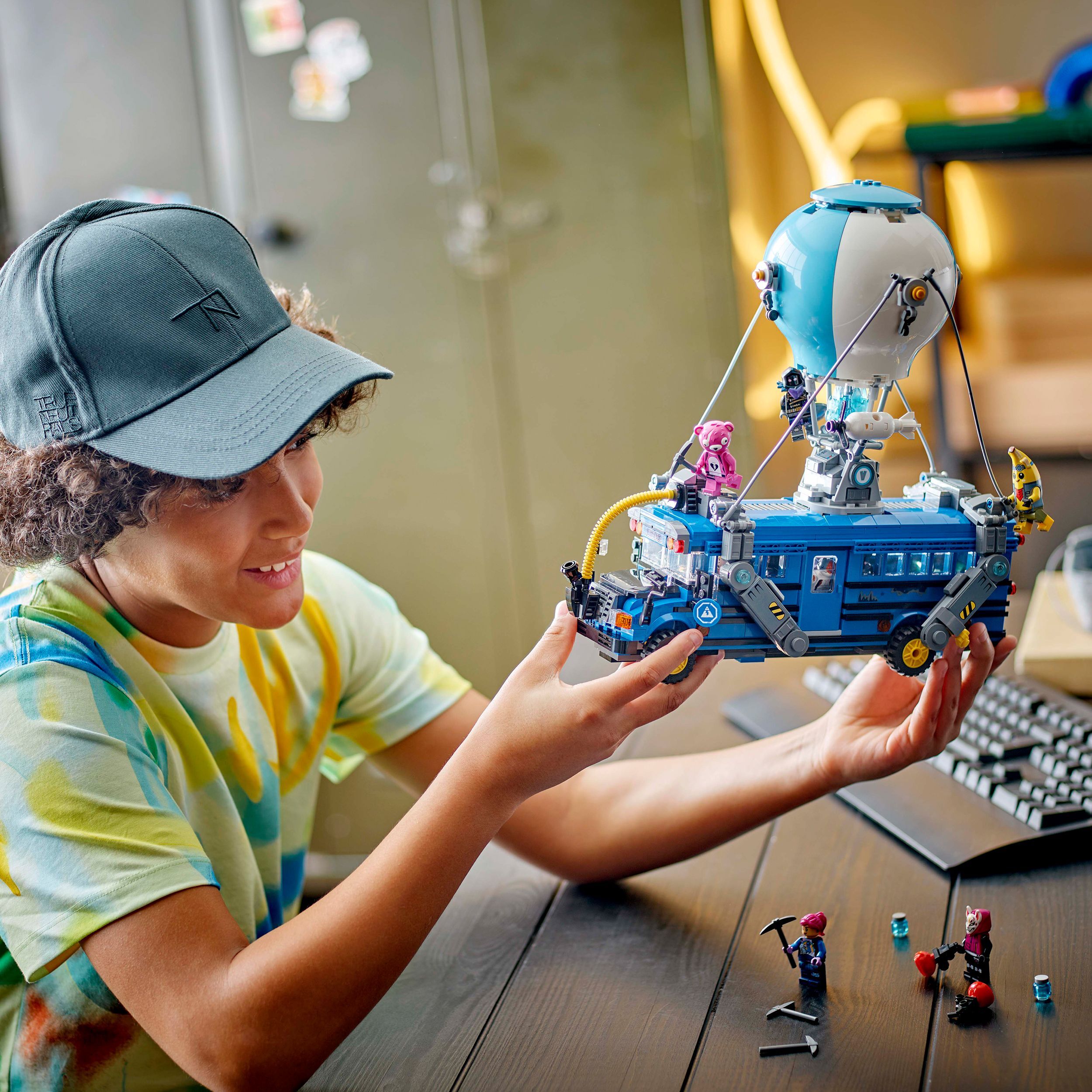 Voir la diapositive 7 : LEGO Fortnite 77073 Bus de combat - Jeu de construction collector inspiré du jeu vidéo