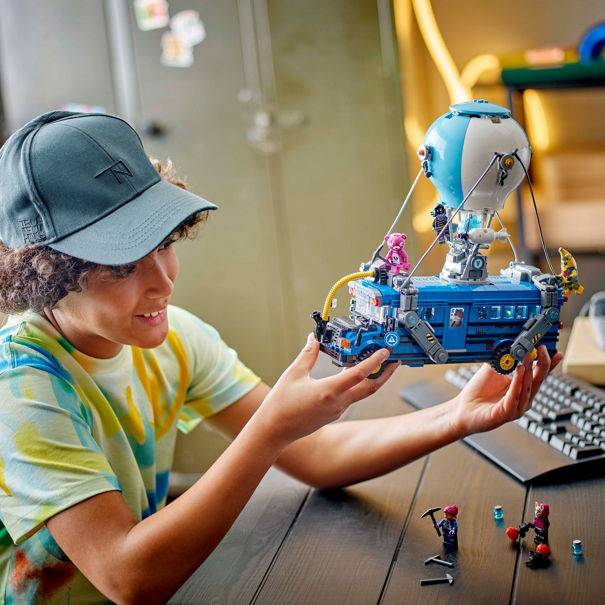 Voir la diapositive 7 : LEGO Fortnite 77073 - Bus de combat