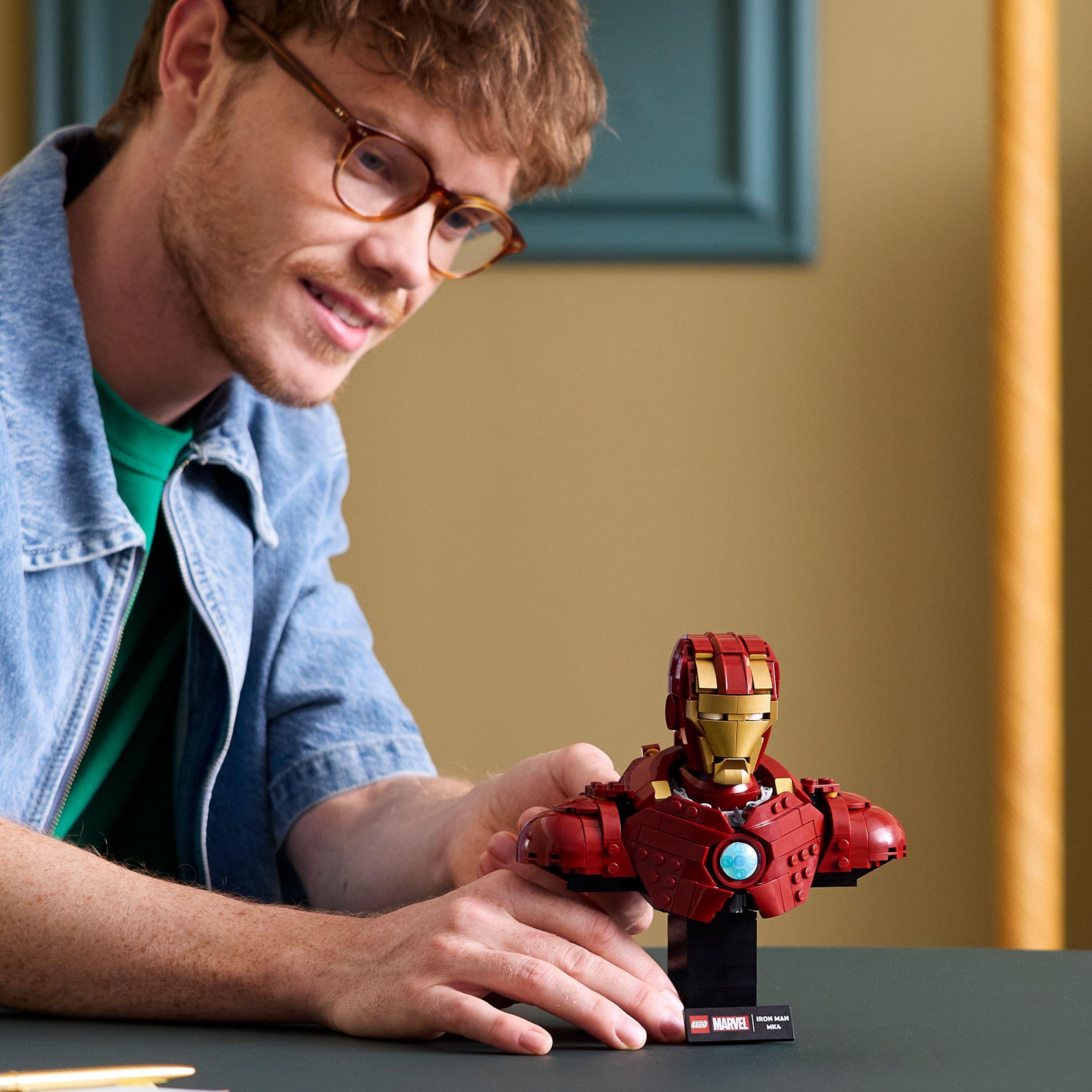 Voir la diapositive 7 : LEGO Marvel 76327 Buste d’Iron Man MK4 - Set de Construction pour Adulte - Idée Cadeau