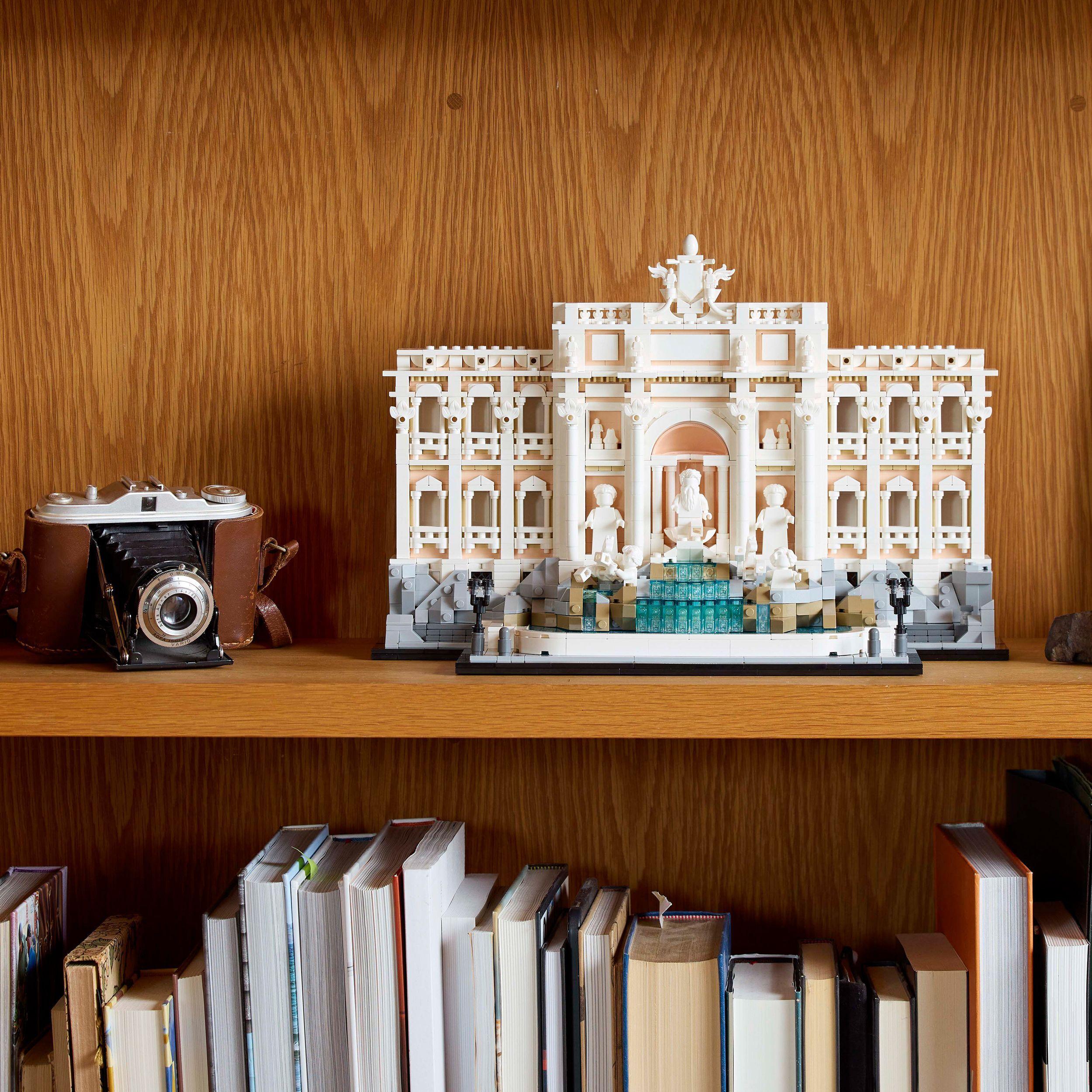 Voir la diapositive 3 : LEGO Architecture 21062 - La fontaine de Trevi, Rome