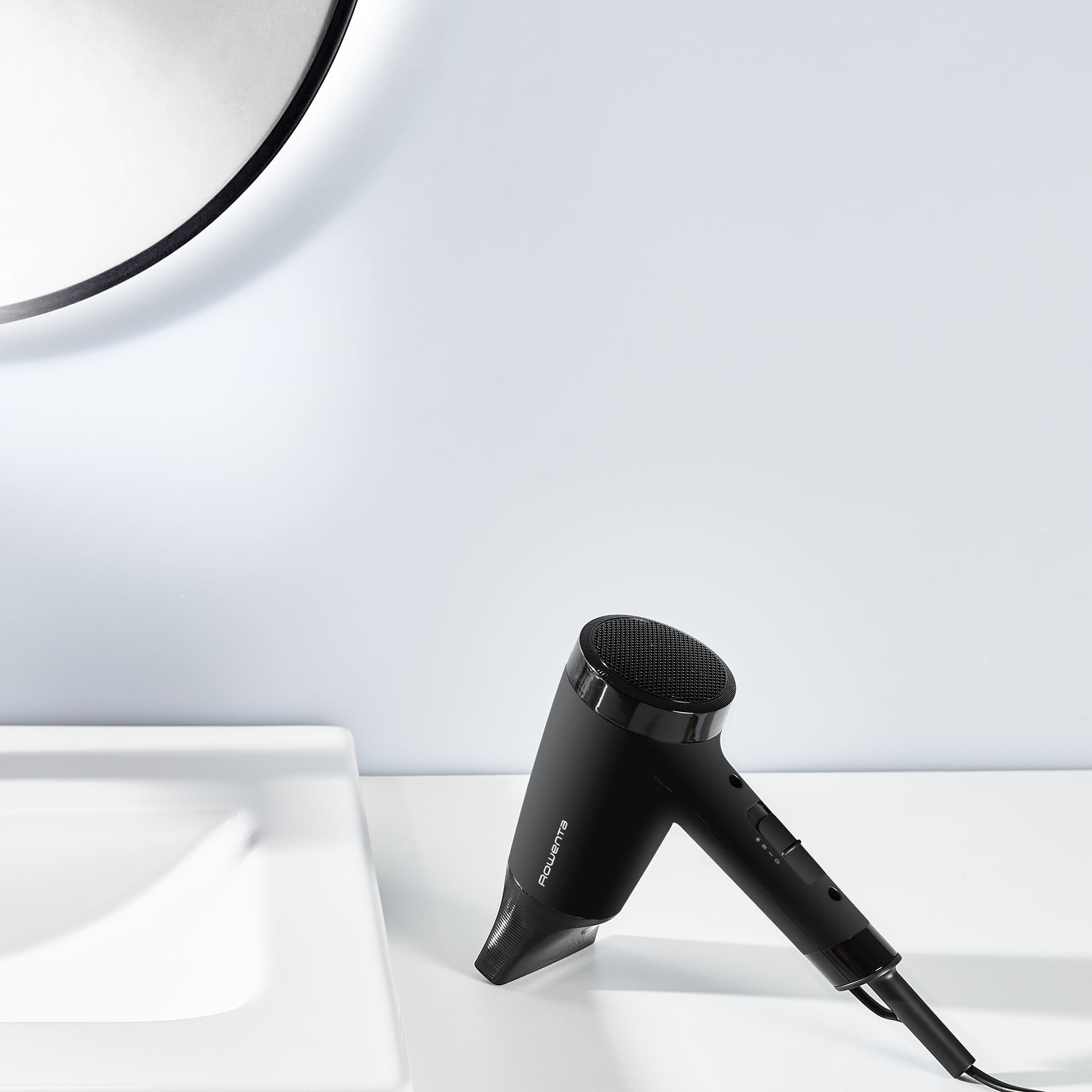 Voir la diapositive 7 : ROWENTA Sèche cheveux CV1801F0 - Noir