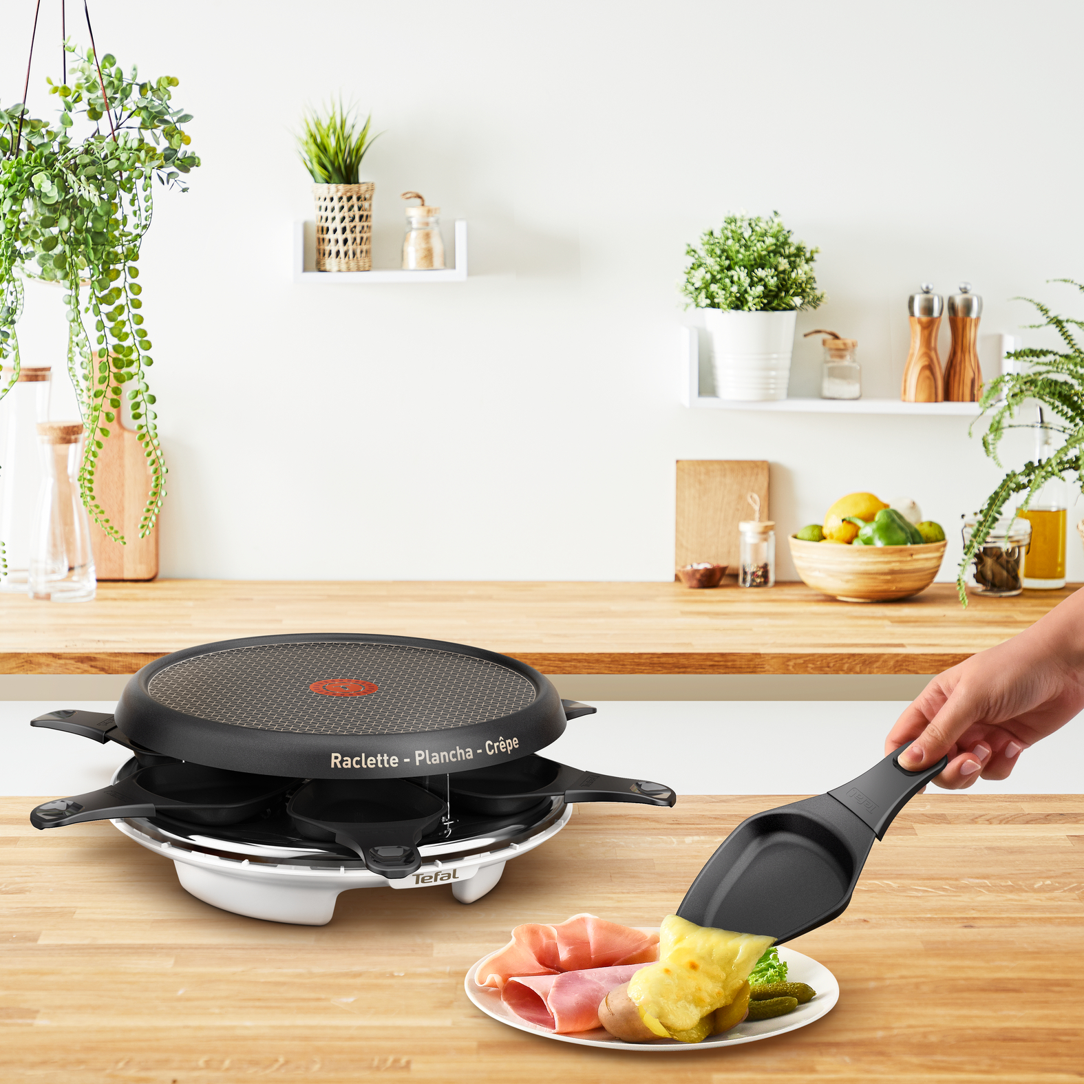 Voir la diapositive 4 : TEFAL Appareil à raclette RE151110 - Blanc
