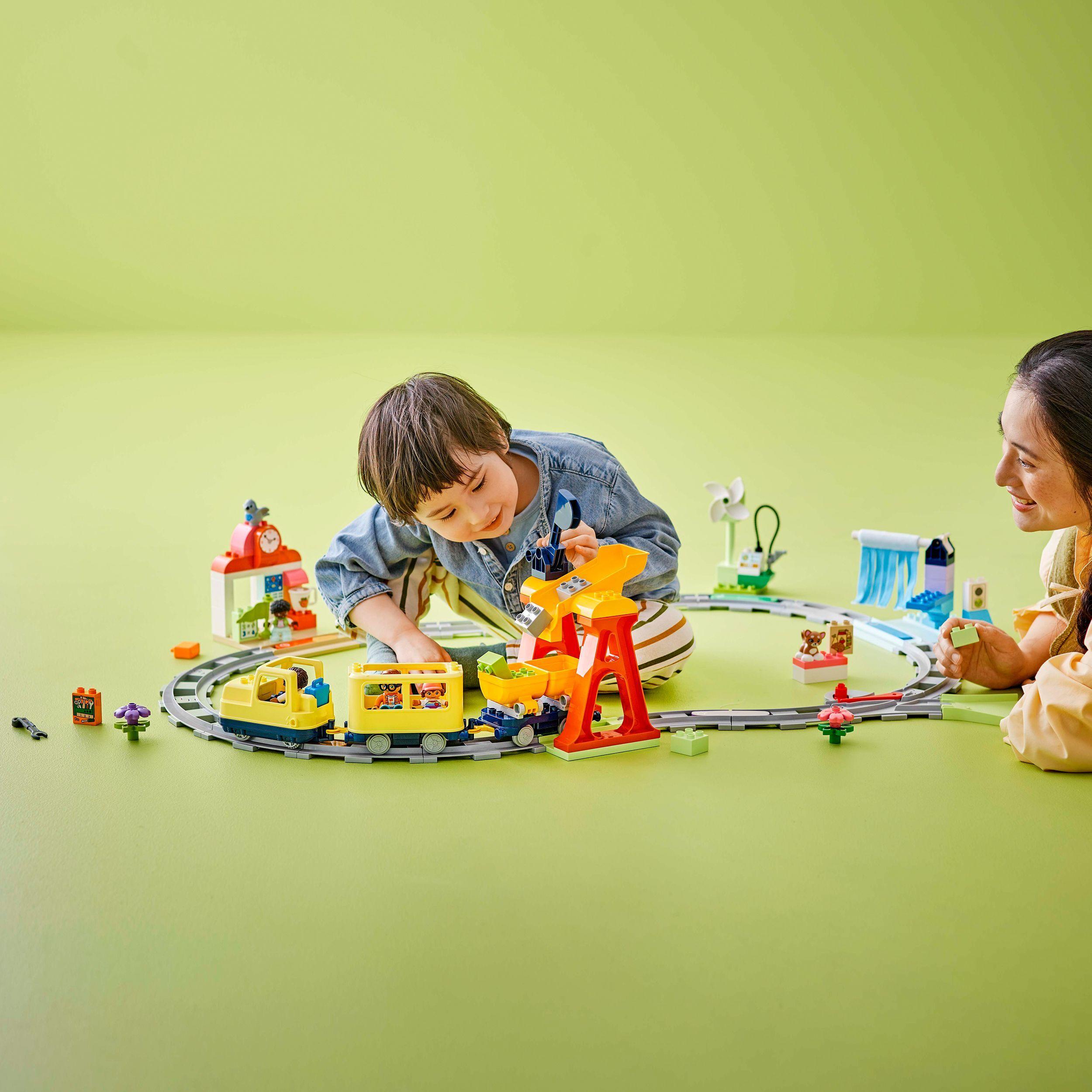 Voir la diapositive 7 : LEGO LEGO DUPLO Ma Ville 10428 Le Grand Train Communautaire Interactif - Jouet d’Éveil 3 ans