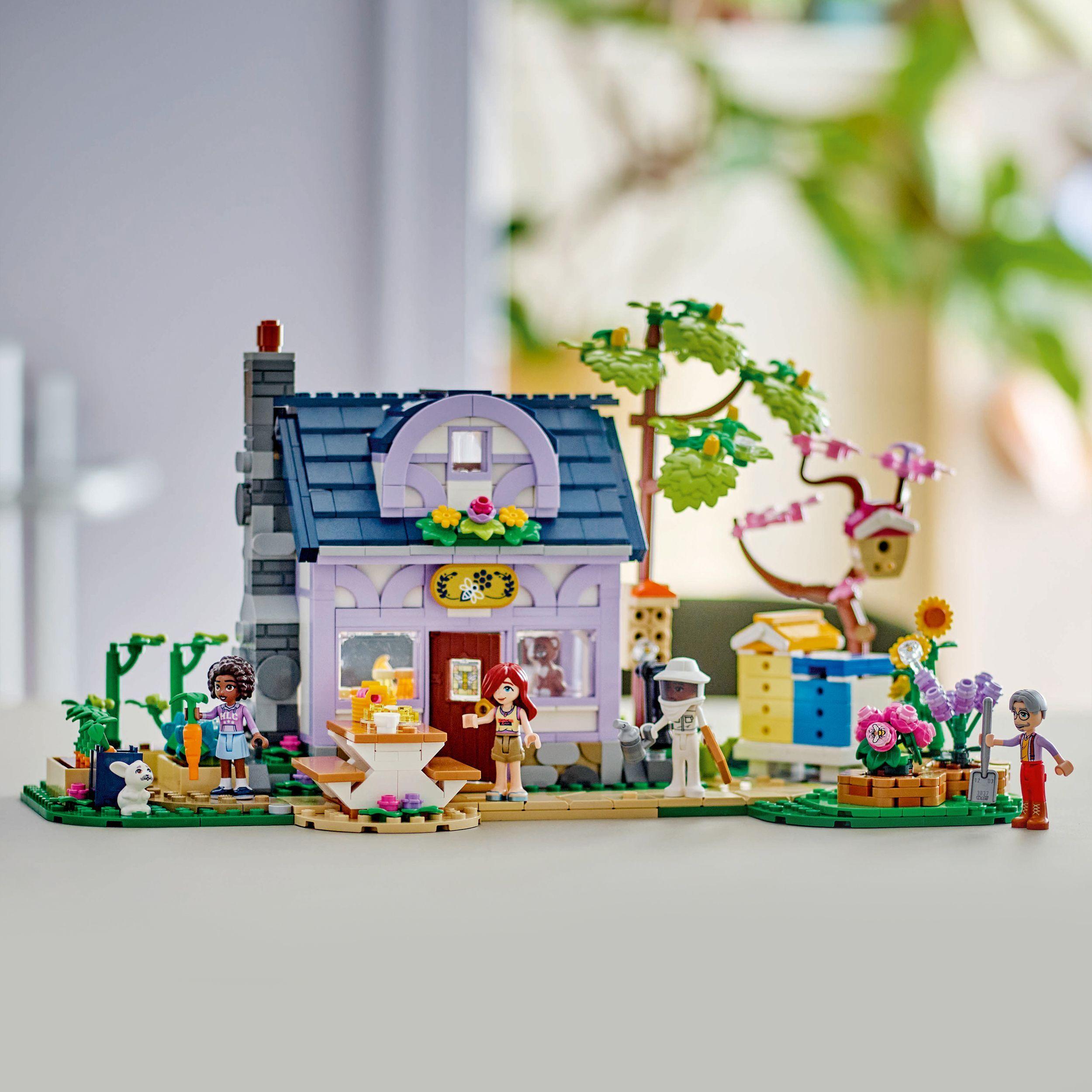 Voir la diapositive 5 : LEGO Friends 42669 - Maison des Apiculteurs et le Jardin Fleuri
