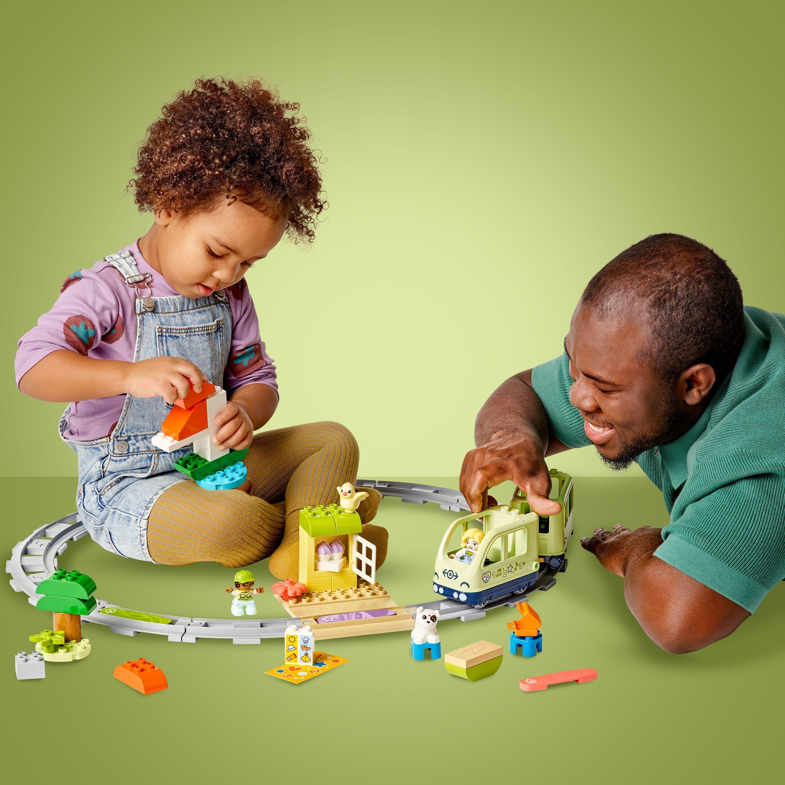 Voir la diapositive 7 : LEGO LEGO DUPLO Ma Ville 10427 Le Train d’Aventures Interactif - Jouet d’Éveil dès 2 ans