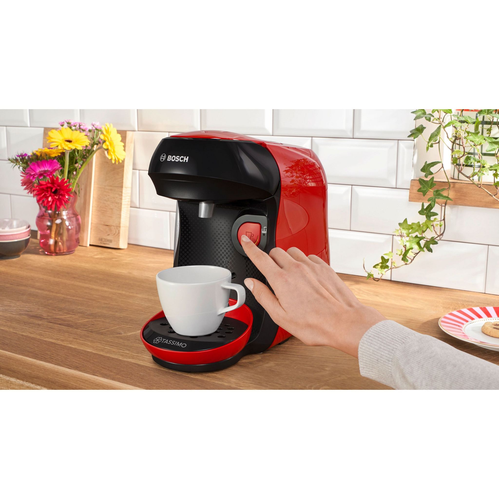 Voir la diapositive 2 : BOSCH Machine à café multi-boissons Tassimo TAS103E - Rouge et noir