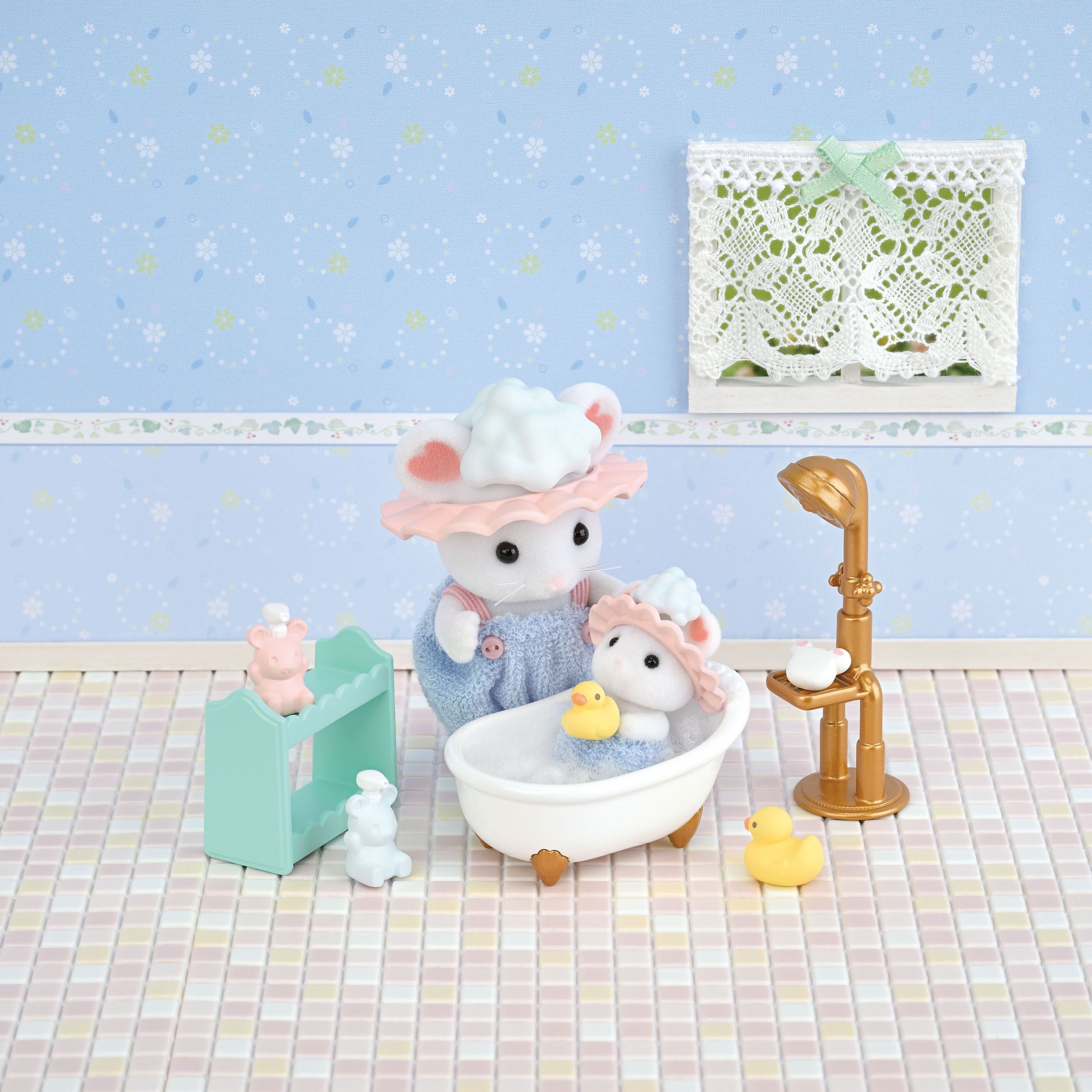 Voir la diapositive 4 : EPOCH D'ENFANCE Figurine Le bain des frères souris Marshmallow Sylvanian Families