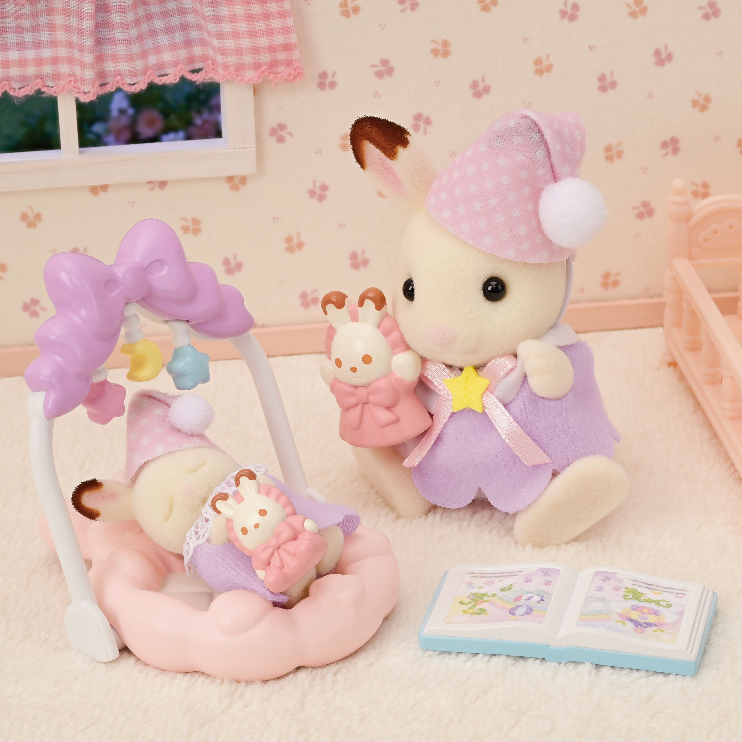 Voir la diapositive 4 : EPOCH D'ENFANCE Figurine le coucher des sœurs lapins chocolat
