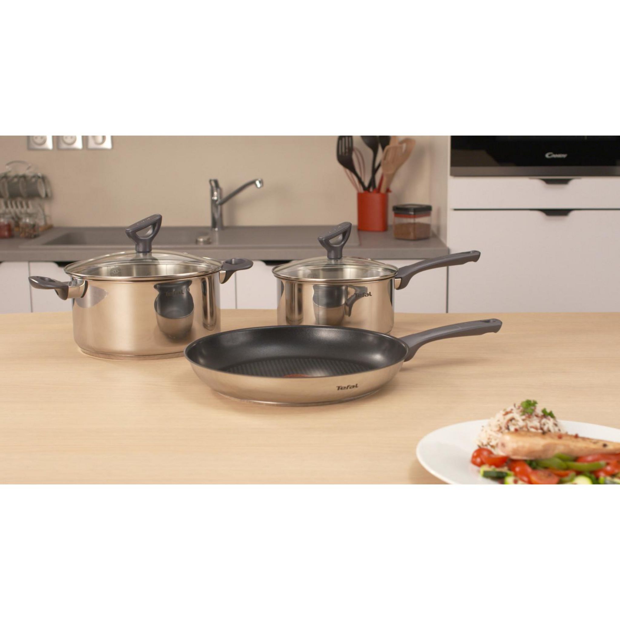 Voir la diapositive 4 : TEFAL Poêle 26 cm aluminium tous feux dont induction