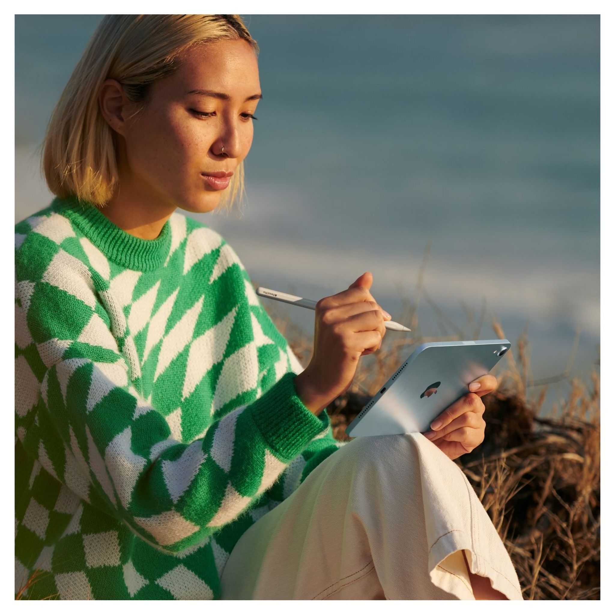 Voir la diapositive 5 : APPLE Tablette iPad Mini A17Pro 512Go - Lumière Stellaire